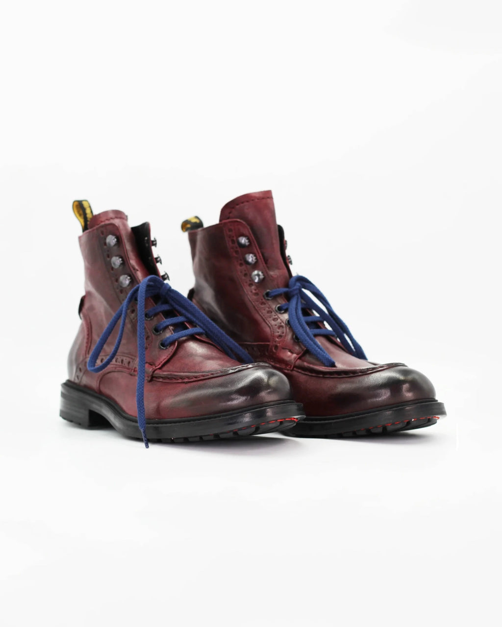 Shop men's boot in calf leather barolo burgundy (JPUMADRID5) or browse our range of men's Italian clothing and shoes in leather in-store at Aliverti Cape Town, or shop online. We deliver in South Africa & offer multiple payment plans as well as accept multiple safe & secure payment methods.