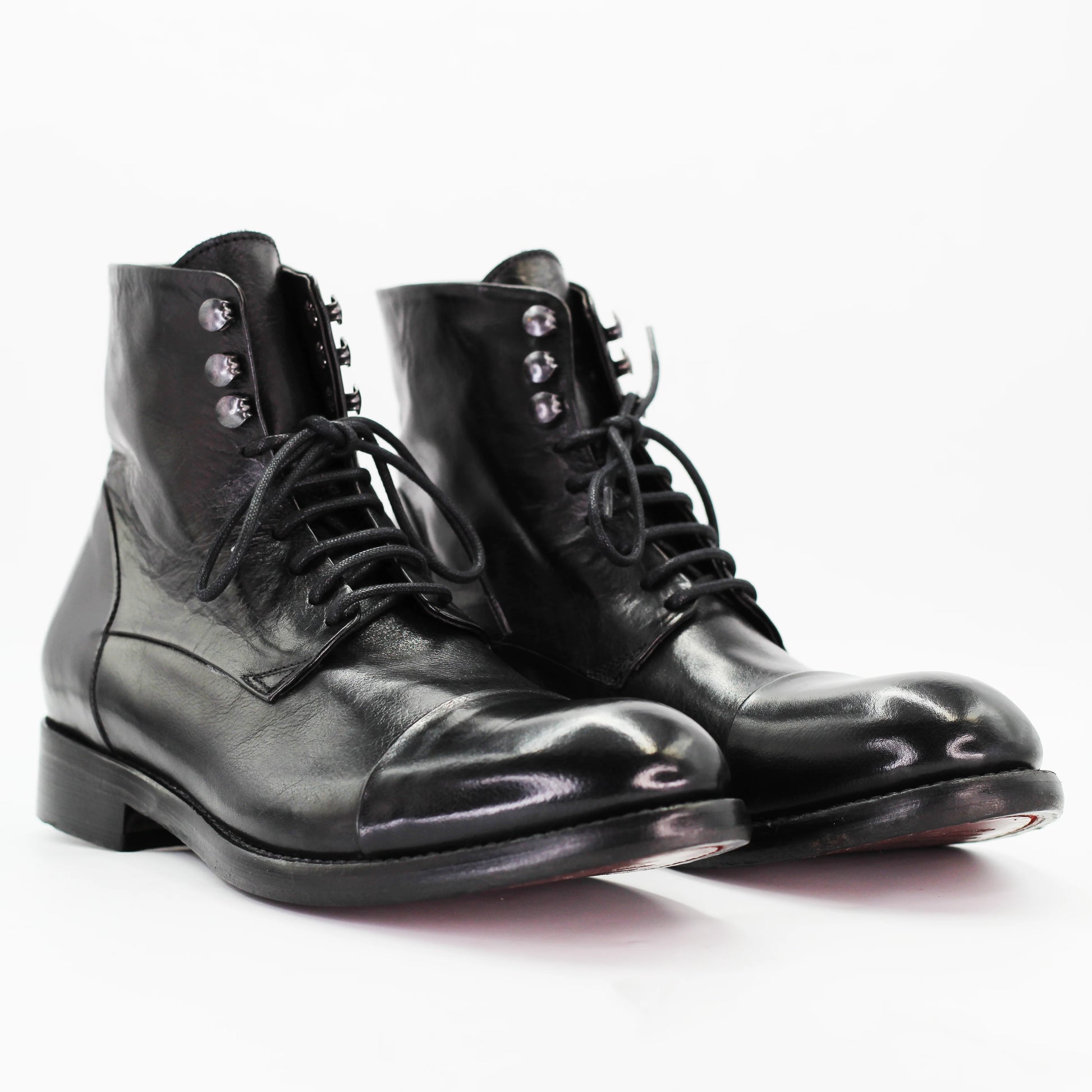 Shop Men's boot in calf leather nero (JPU36526/1) or browse our range of men's Italian clothing and shoes in leather in-store at Aliverti Cape Town, or shop online. We deliver in South Africa & offer multiple payment plans as well as accept multiple safe & secure payment methods.