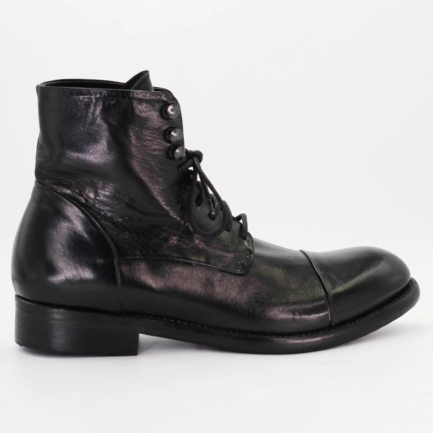 Shop Men's boot in calf leather nero (JPU36526/1) or browse our range of men's Italian clothing and shoes in leather in-store at Aliverti Cape Town, or shop online. We deliver in South Africa & offer multiple payment plans as well as accept multiple safe & secure payment methods.
