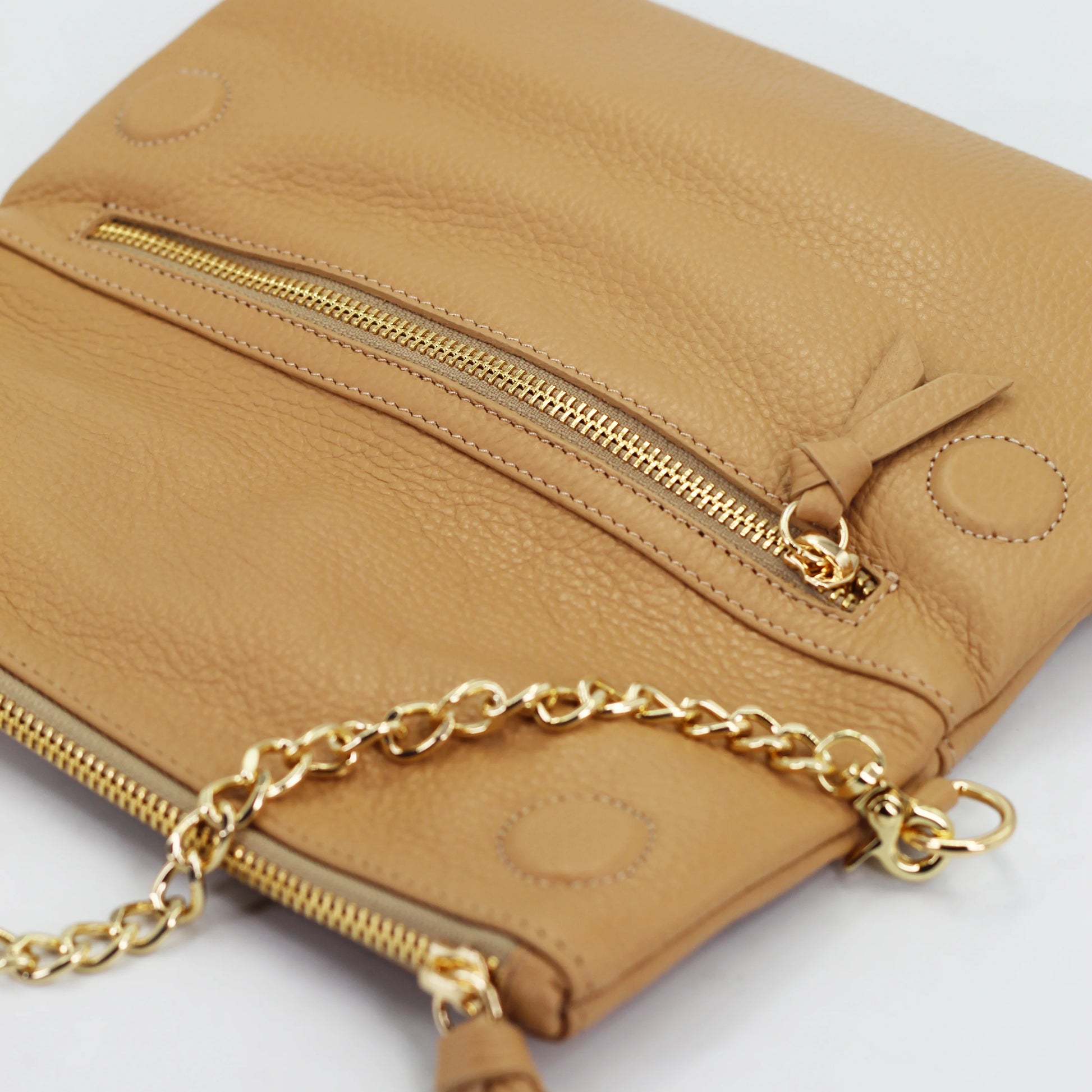 Cuoieria Fiorentina Velvet Borsa in calf leather nude (B000005908008) or browse our range of hand-made Italian handbags for women in-store at Aliverti Cape Town, or shop online. 

We deliver in South Africa & offer multiple payment plans as well as accept multiple safe & secure payment methods.