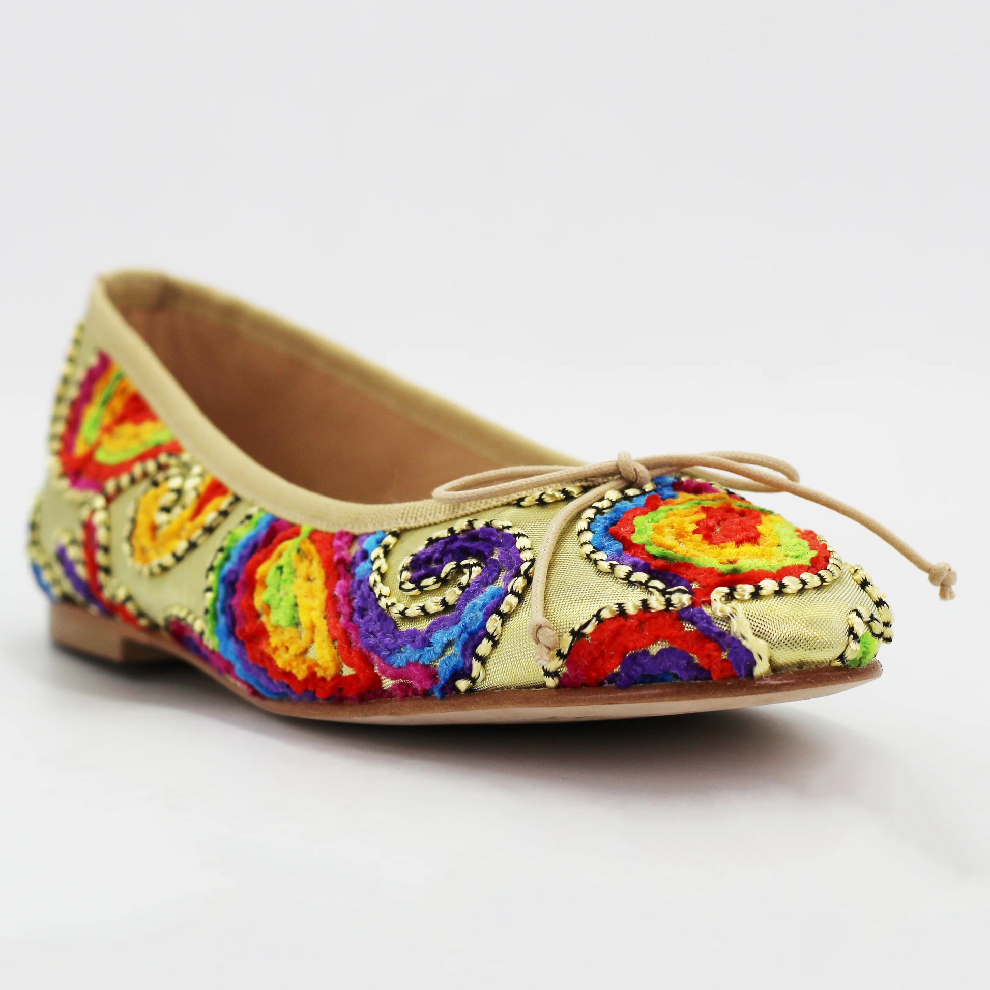 Shop women's ballerina pump in calf leather and fabric gypsy oro (ESE429) or browse our range of men's Italian clothing and shoes in leather in-store at Aliverti Cape Town, or shop online. We deliver in South Africa & offer multiple payment plans as well as accept multiple safe & secure payment methods.