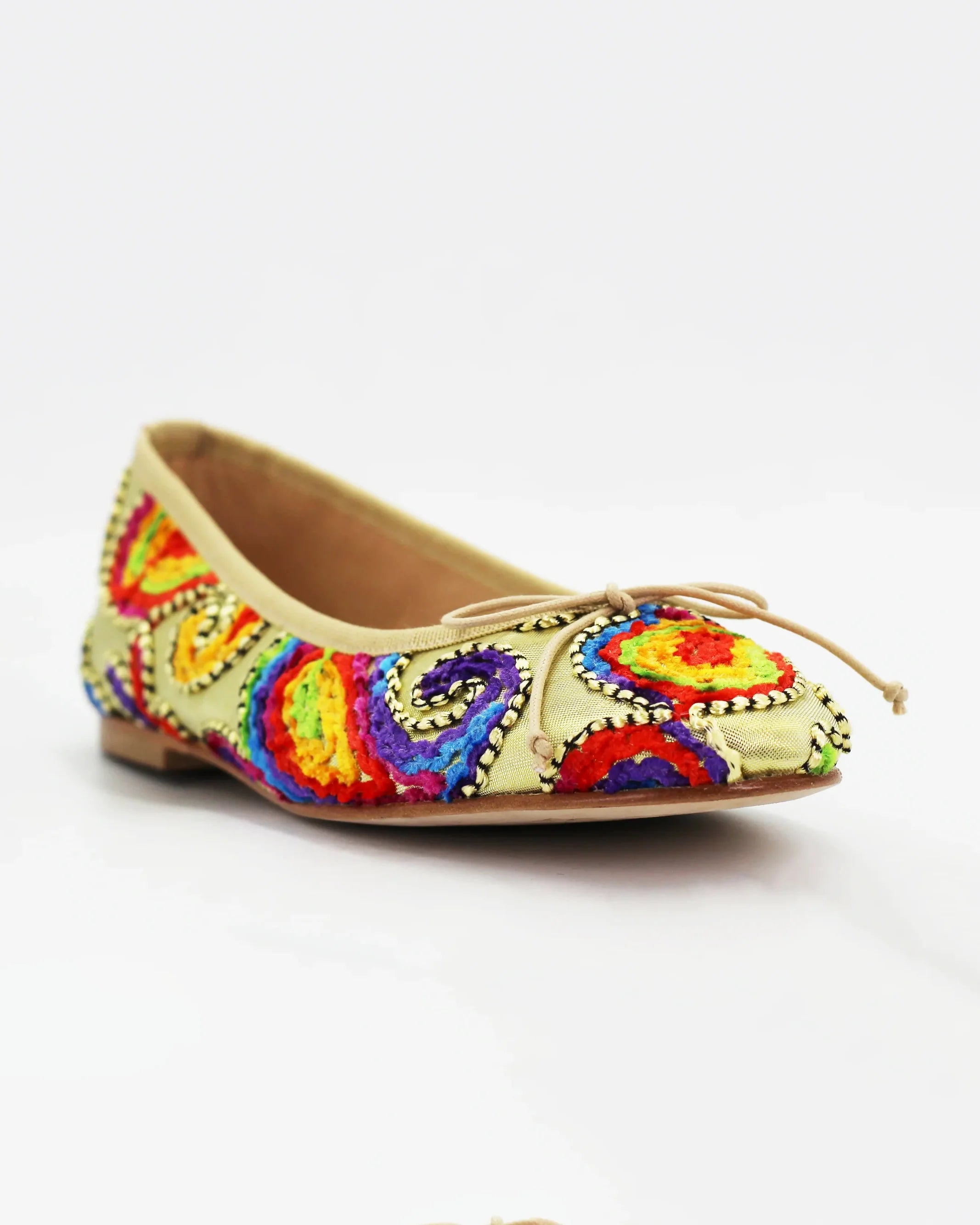 Shop women's ballerina pump in calf leather and fabric gypsy oro (ESE429) or browse our range of men's Italian clothing and shoes in leather in-store at Aliverti Cape Town, or shop online. We deliver in South Africa & offer multiple payment plans as well as accept multiple safe & secure payment methods.