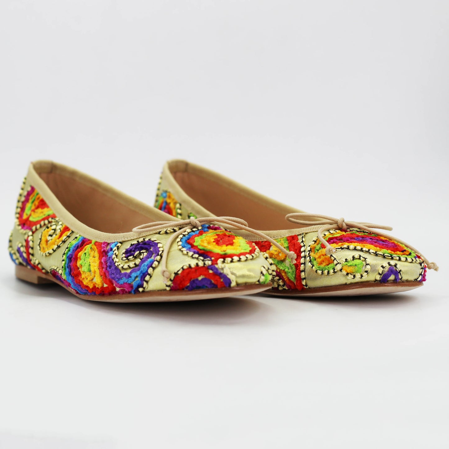 Shop women's ballerina pump in calf leather and fabric gypsy oro (ESE429) or browse our range of men's Italian clothing and shoes in leather in-store at Aliverti Cape Town, or shop online. We deliver in South Africa & offer multiple payment plans as well as accept multiple safe & secure payment methods.