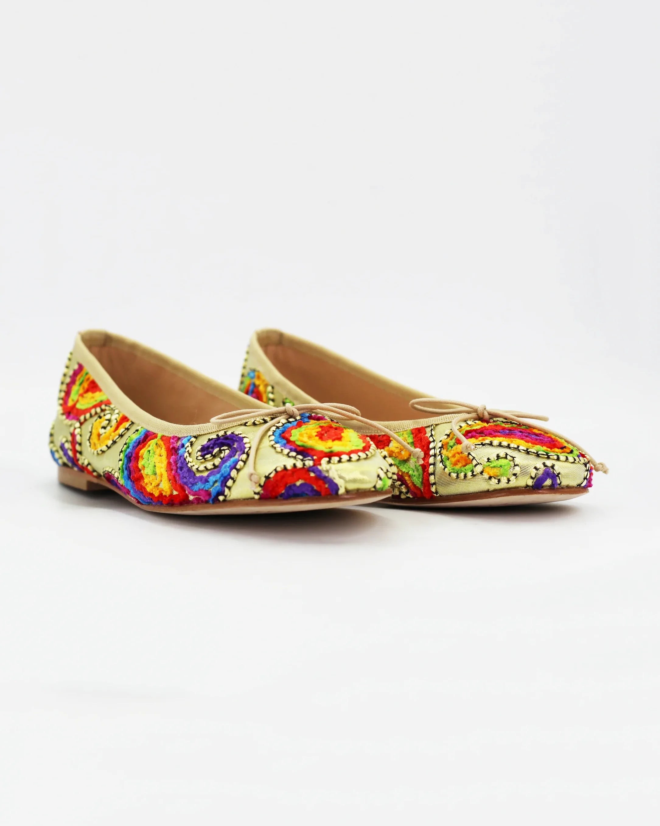 Shop women's ballerina pump in calf leather and fabric gypsy oro (ESE429) or browse our range of men's Italian clothing and shoes in leather in-store at Aliverti Cape Town, or shop online. We deliver in South Africa & offer multiple payment plans as well as accept multiple safe & secure payment methods.
