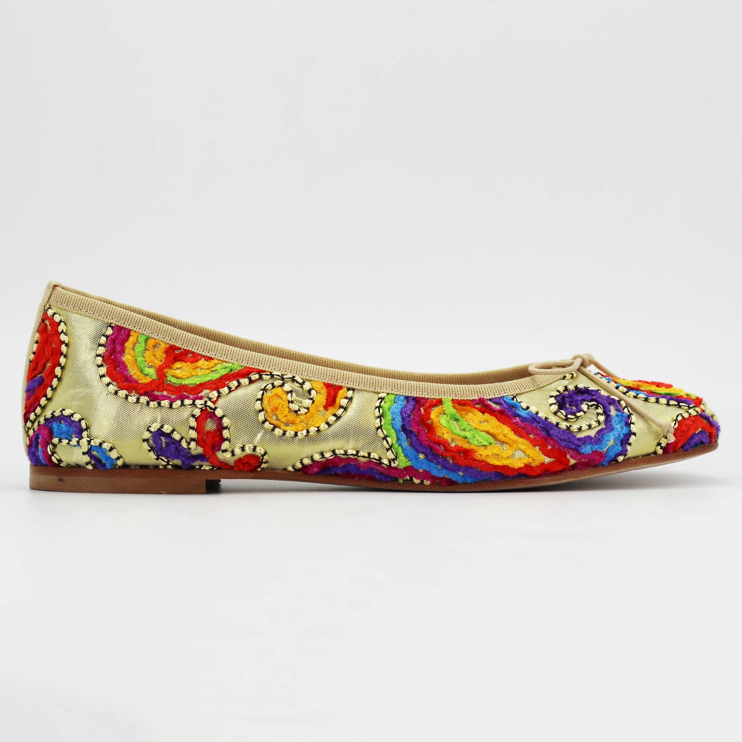 Shop women's ballerina pump in calf leather and fabric gypsy oro (ESE429) or browse our range of men's Italian clothing and shoes in leather in-store at Aliverti Cape Town, or shop online. We deliver in South Africa & offer multiple payment plans as well as accept multiple safe & secure payment methods.