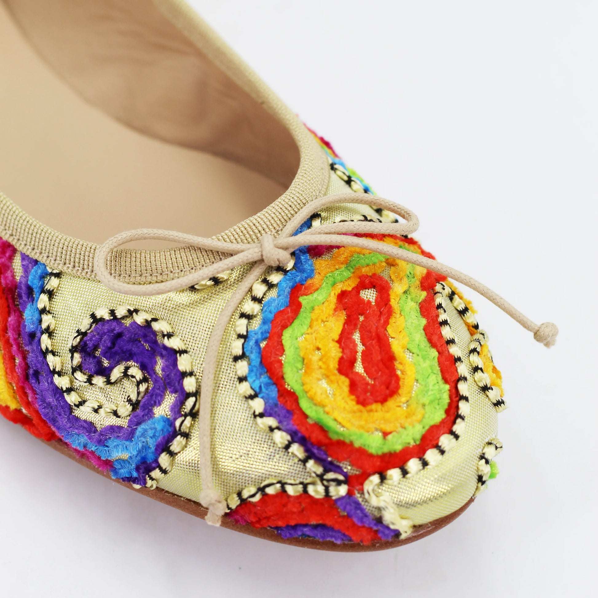 Shop women's ballerina pump in calf leather and fabric gypsy oro (ESE429) or browse our range of men's Italian clothing and shoes in leather in-store at Aliverti Cape Town, or shop online. We deliver in South Africa & offer multiple payment plans as well as accept multiple safe & secure payment methods.