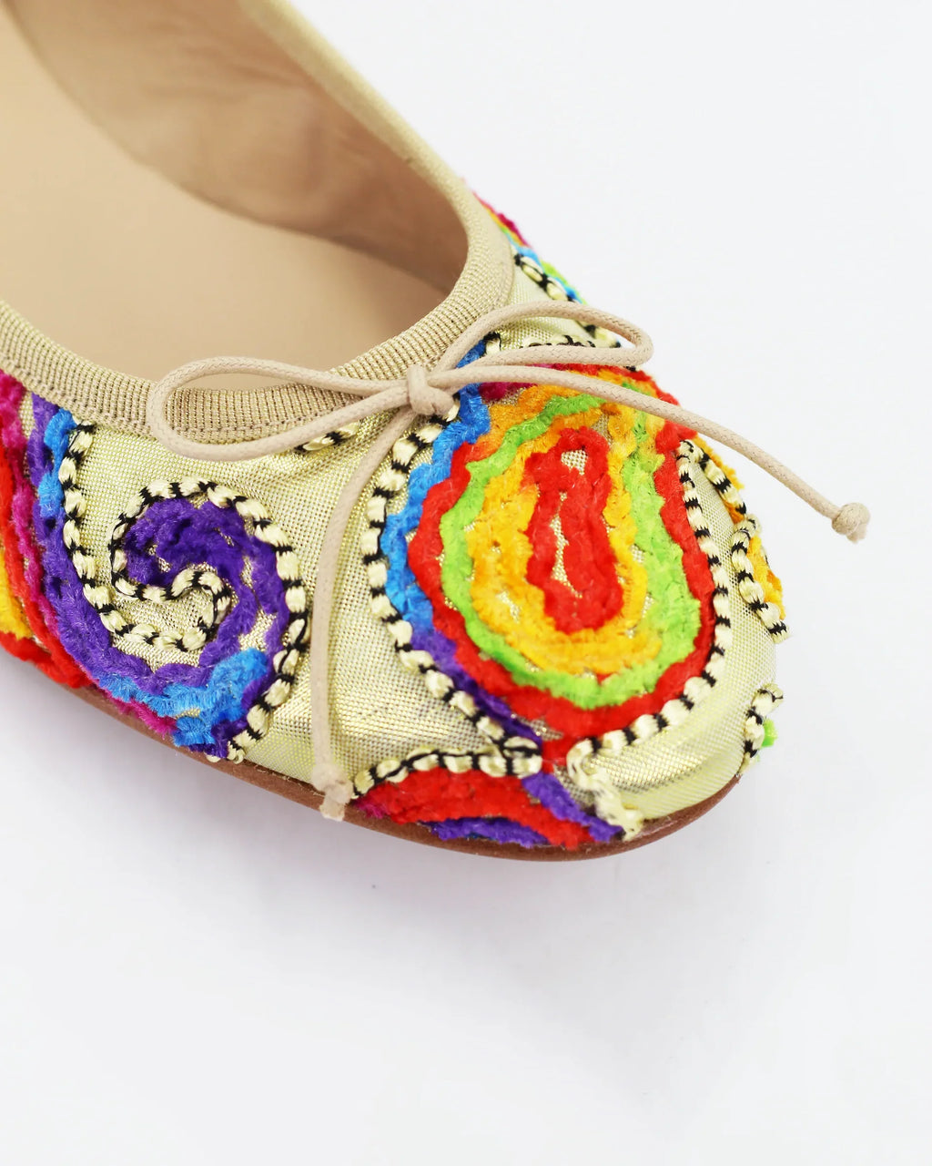 Shop women's ballerina pump in calf leather and fabric gypsy oro (ESE429) or browse our range of men's Italian clothing and shoes in leather in-store at Aliverti Cape Town, or shop online. We deliver in South Africa & offer multiple payment plans as well as accept multiple safe & secure payment methods.