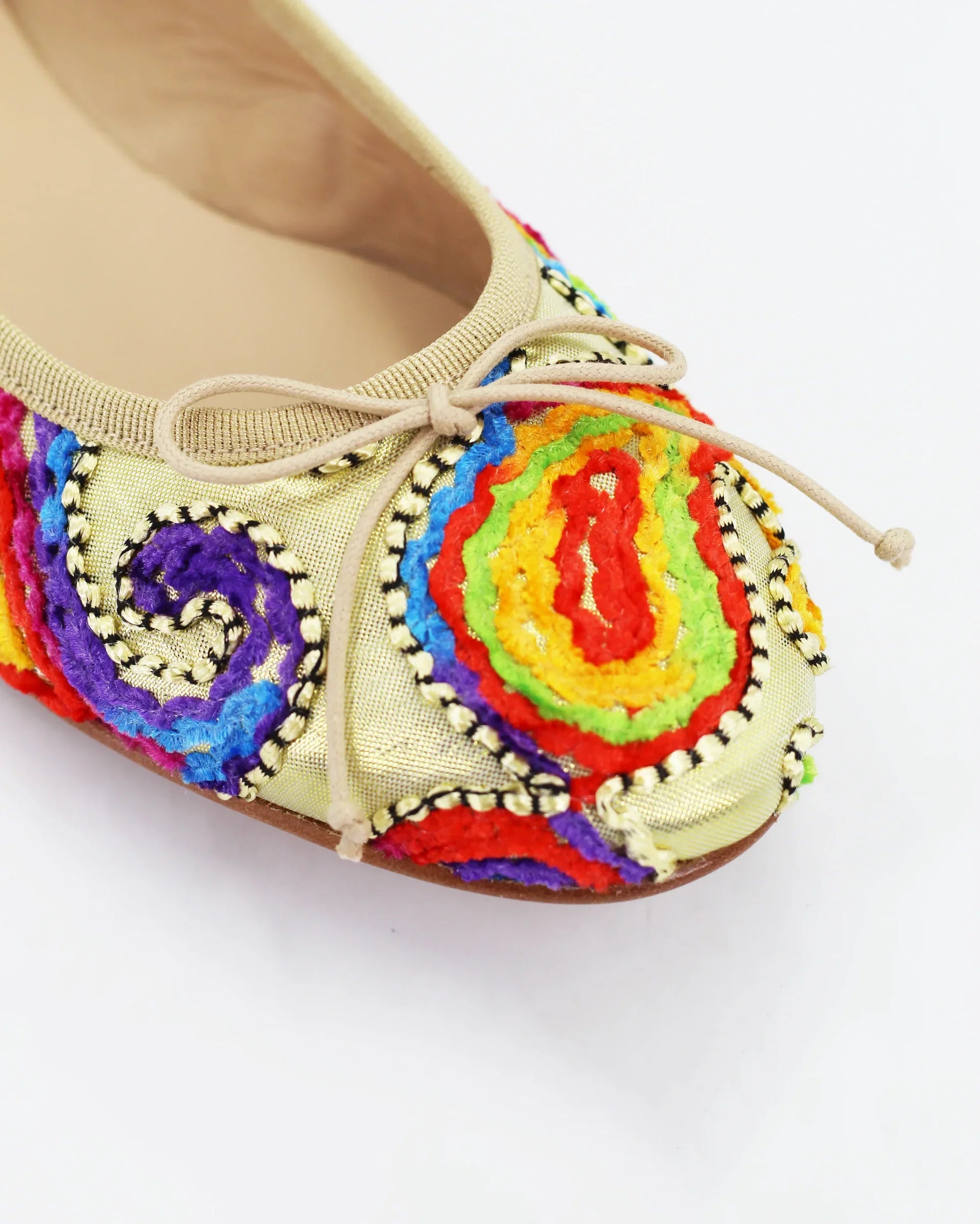 Shop women's ballerina pump in calf leather and fabric gypsy oro (ESE429) or browse our range of men's Italian clothing and shoes in leather in-store at Aliverti Cape Town, or shop online. We deliver in South Africa & offer multiple payment plans as well as accept multiple safe & secure payment methods.