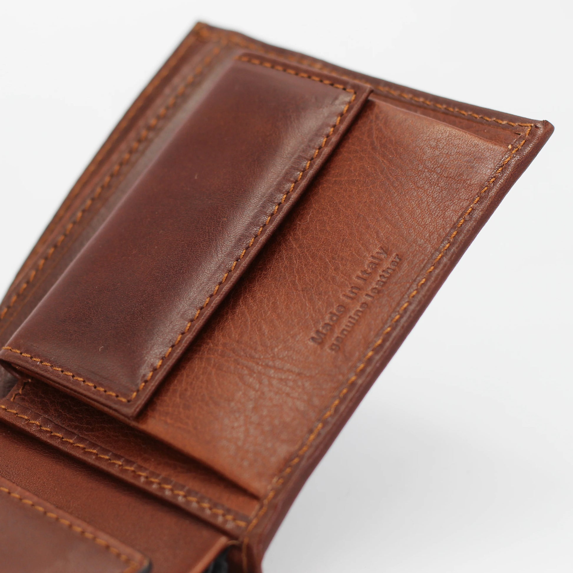 Shop our Italian-made Men's Cuoieria Fiorentina Italian leather wallet in marrone (P000000012735) or browse our range of Italian wallets and purses for men & women in-store at Aliverti Cape Town, or shop online. 

We deliver in South Africa & offer multiple payment plans as well as accept multiple safe & secure payment methods.