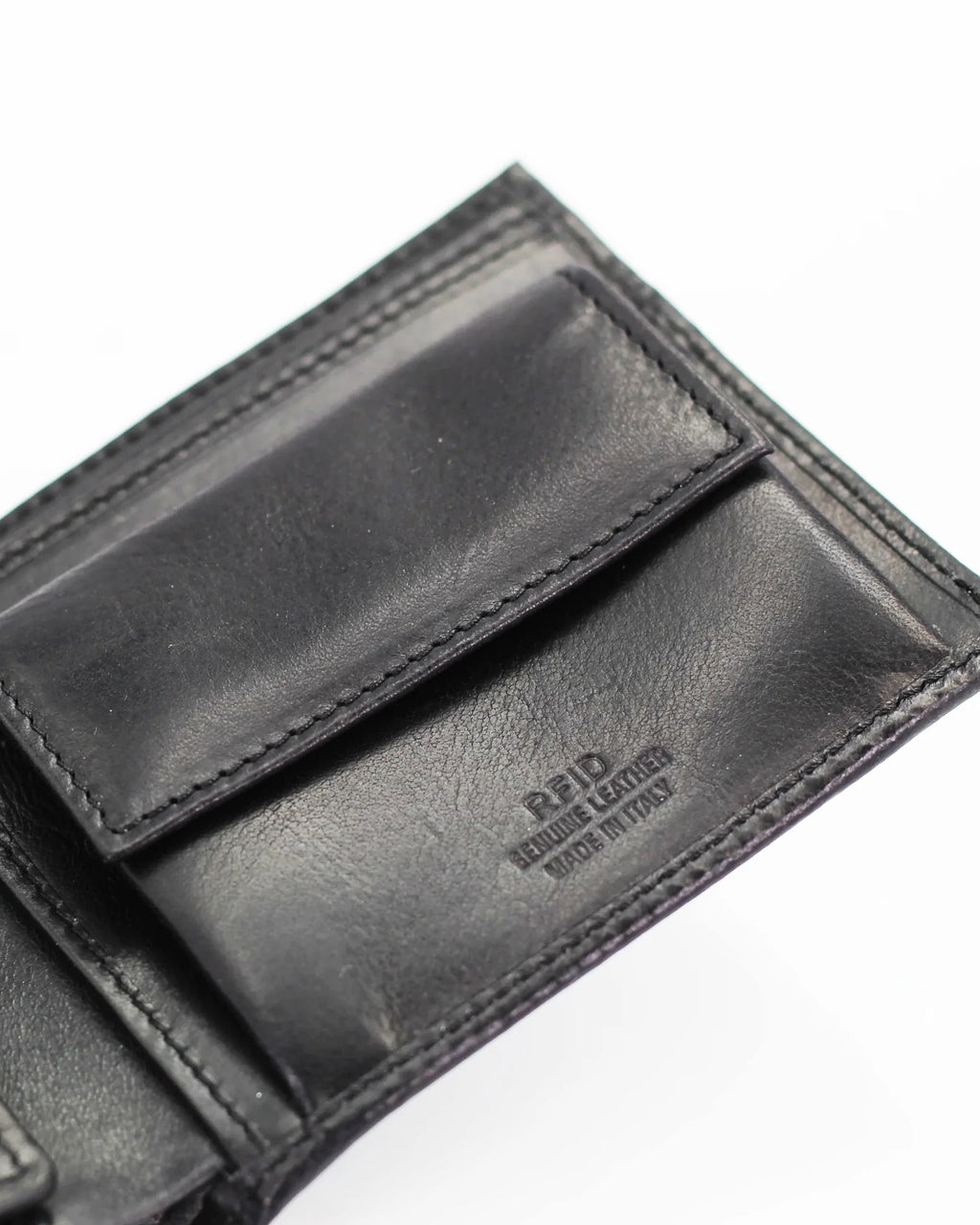 Shop our Italian-made Men's Cuoieria Fiorentina Italian leather wallet in nero (P000000012735) or browse our range of Italian wallets and purses for men & women in-store at Aliverti Cape Town, or shop online. 

We deliver in South Africa & offer multiple payment plans as well as accept multiple safe & secure payment methods.