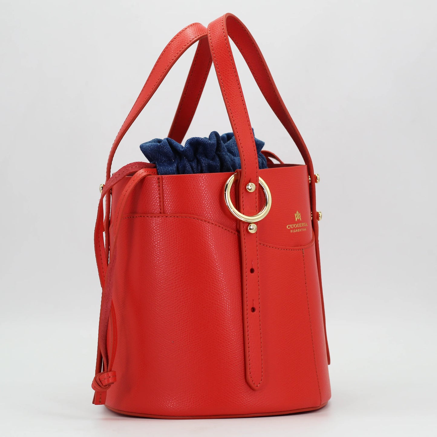 Cuoieria Fiorentina Amber Small Bucket in calf leather Corallo and denim (B000005908008) or browse our range of hand-made Italian handbags for women in-store at Aliverti Cape Town, or shop online. 

We deliver in South Africa & offer multiple payment plans as well as accept multiple safe & secure payment methods.