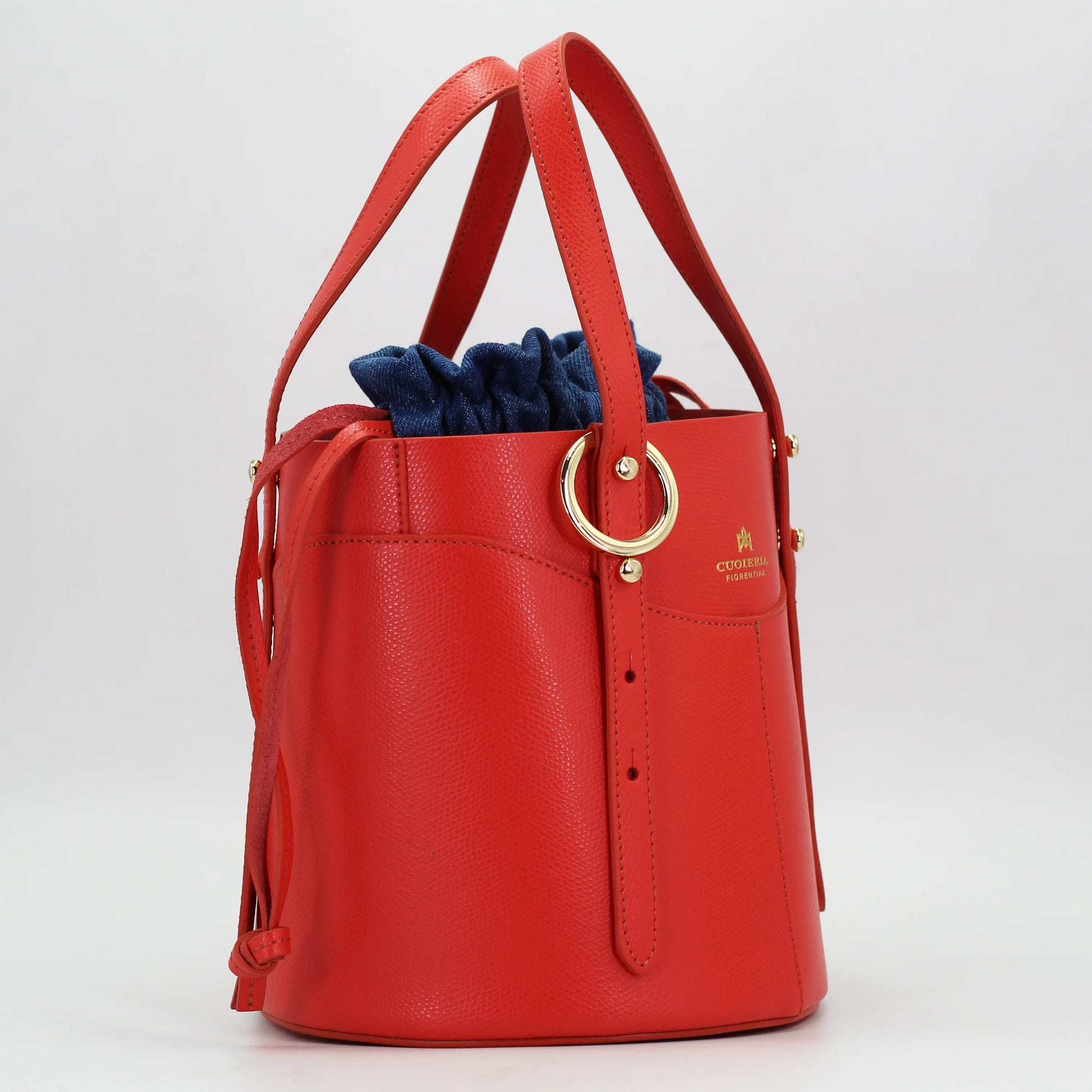 Cuoieria Fiorentina Amber Small Bucket in calf leather Corallo and denim (B000005908008) or browse our range of hand-made Italian handbags for women in-store at Aliverti Cape Town, or shop online. 

We deliver in South Africa & offer multiple payment plans as well as accept multiple safe & secure payment methods.