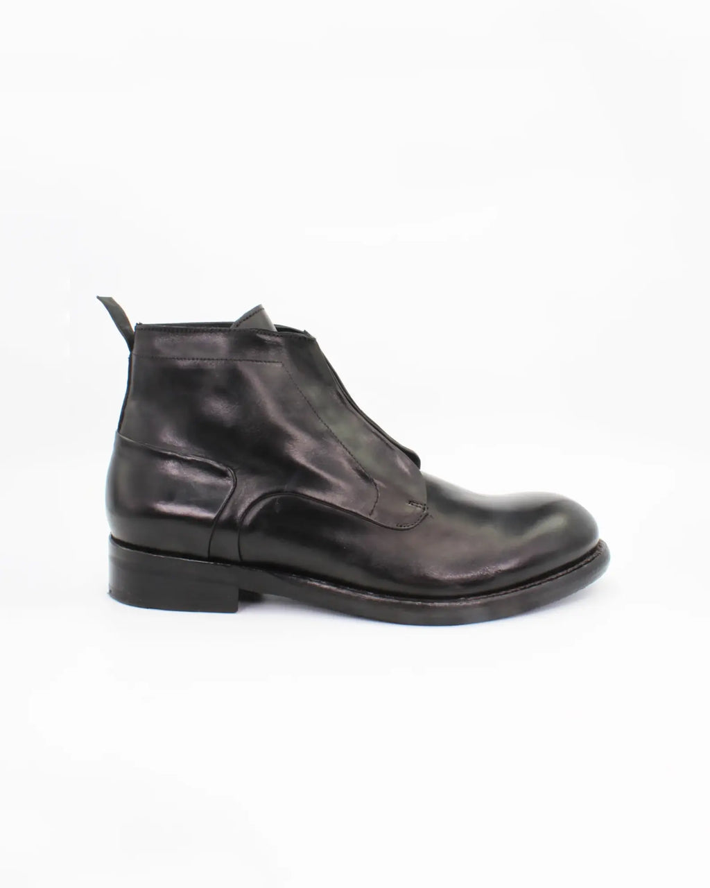 Shop Handmade Italian Leather Boot in Nero Black (JPU36526/32) or browse our range of hand-made Italian boots for men in leather or suede in-store at Aliverti Cape Town, or shop online. We deliver in South Africa & offer multiple payment plans as well as accept multiple safe & secure payment methods.
