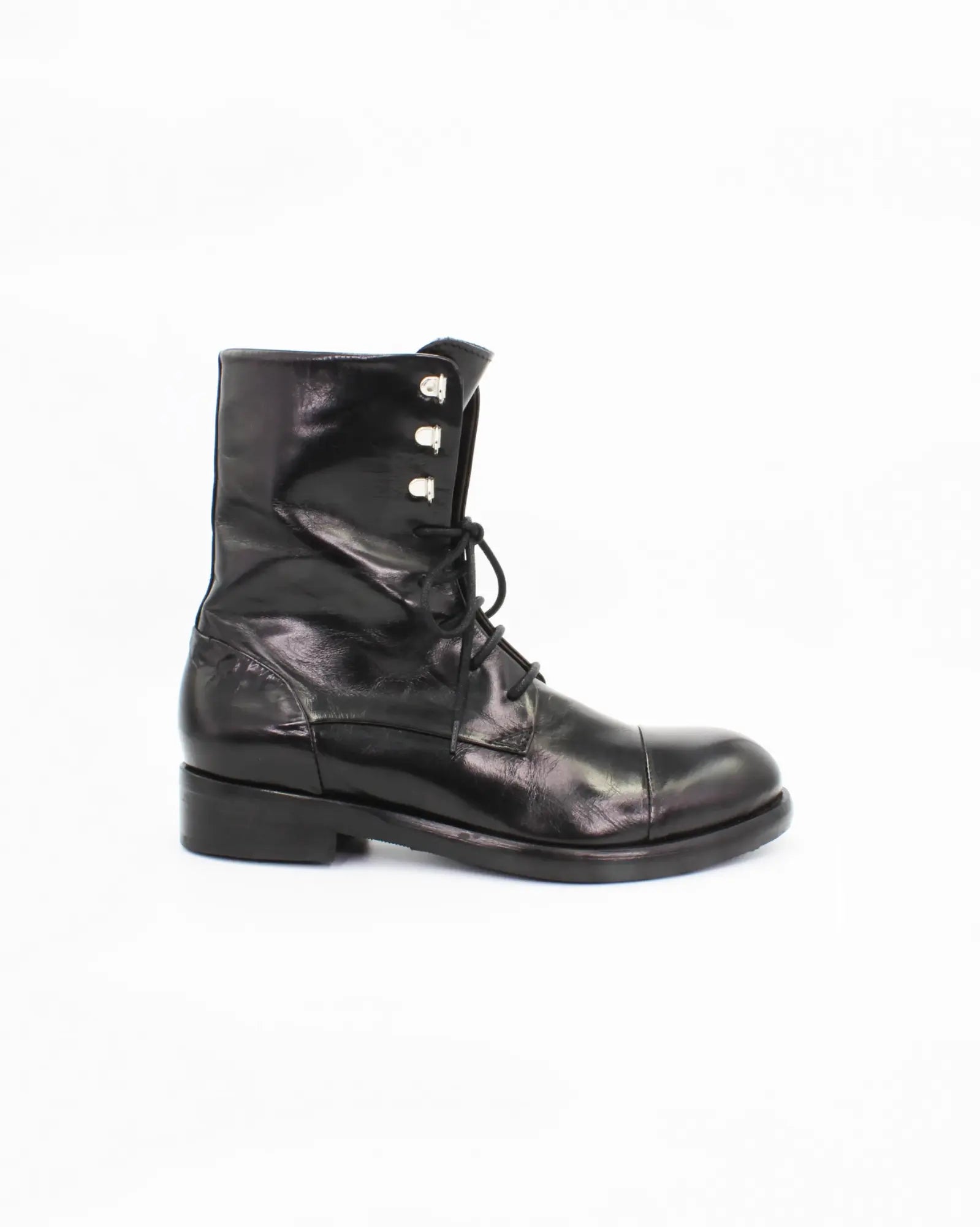 Shop Handmade Italian Leather Lace-up Ankle Boot in Nero Black (JPD35773/1) or browse our range of hand-made Italian boots in leather or suede in-store at Aliverti Cape Town, or shop online. We deliver in South Africa & offer multiple payment plans as well as accept multiple safe & secure payment methods.