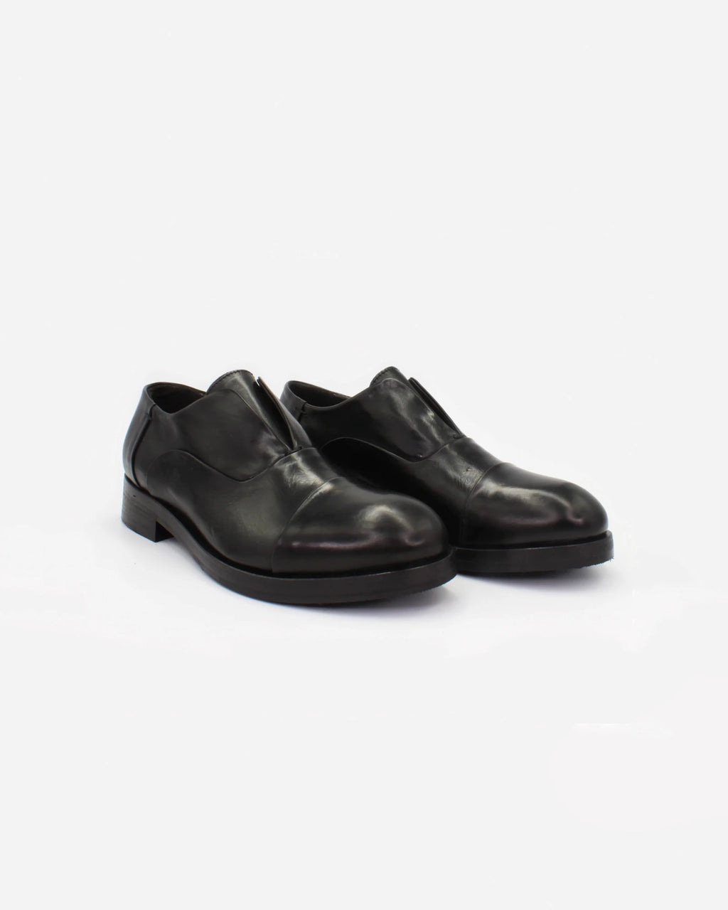 Shop Handmade Italian Leather Oxford in Nero (JPD35773/8) or browse our range of hand-made Italian shoes in leather or suede in-store at Aliverti Cape Town, or shop online. We deliver in South Africa & offer multiple payment plans as well as accept multiple safe & secure payment methods.