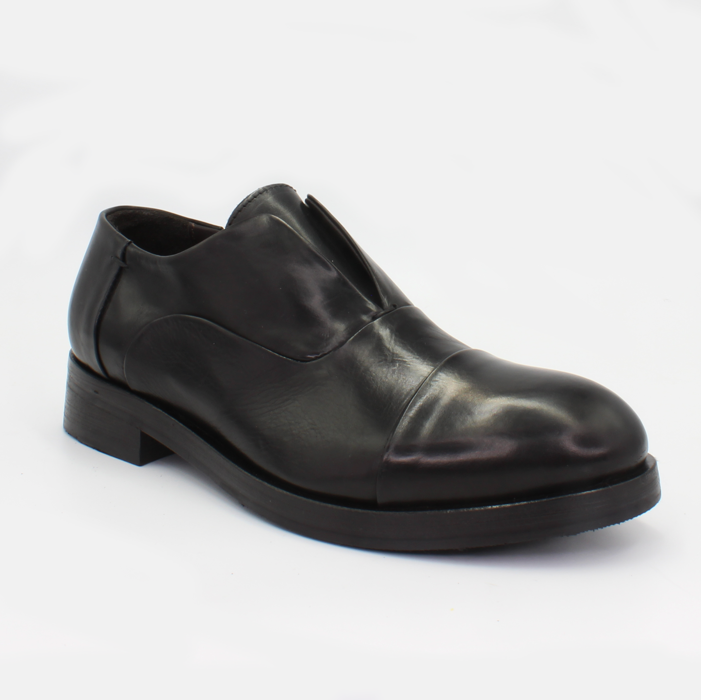 Shop Handmade Italian Leather Oxford in Nero (JP35773/8) or browse our range of hand-made Italian shoes in leather or suede in-store at Aliverti Cape Town, or shop online. We deliver in South Africa & offer multiple payment plans as well as accept multiple safe & secure payment methods.