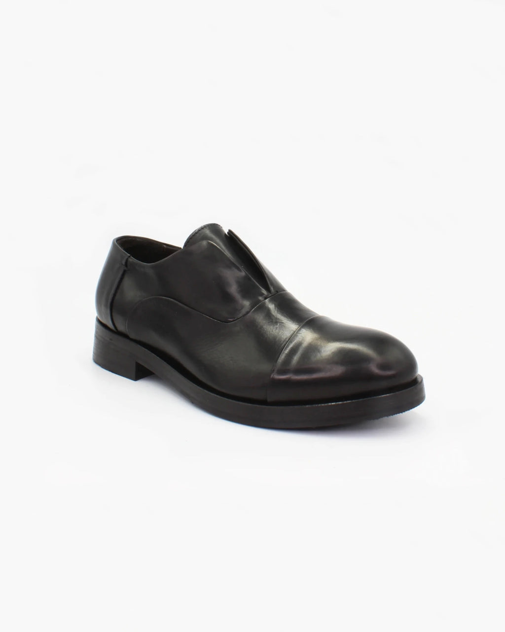 Shop Handmade Italian Leather Oxford in Nero (JPD35773/8) or browse our range of hand-made Italian shoes in leather or suede in-store at Aliverti Cape Town, or shop online. We deliver in South Africa & offer multiple payment plans as well as accept multiple safe & secure payment methods.