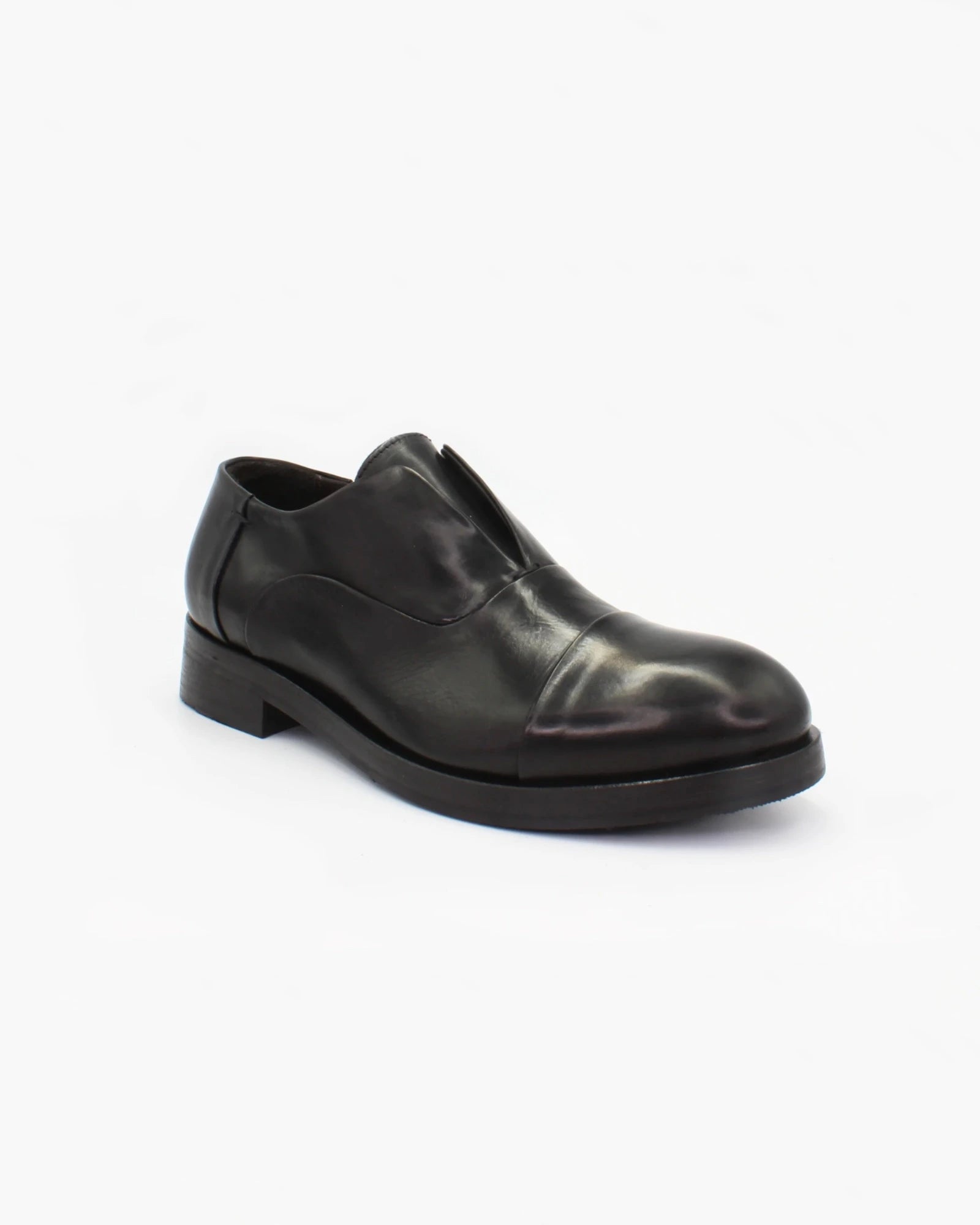 Shop Handmade Italian Leather Oxford in Nero (JPD35773/8) or browse our range of hand-made Italian shoes in leather or suede in-store at Aliverti Cape Town, or shop online. We deliver in South Africa & offer multiple payment plans as well as accept multiple safe & secure payment methods.