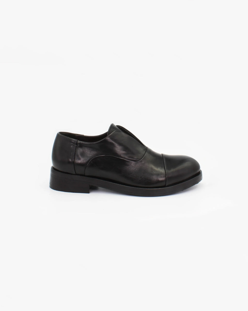 Shop Handmade Italian Leather Oxford in Nero (JPD35773/8) or browse our range of hand-made Italian shoes in leather or suede in-store at Aliverti Cape Town, or shop online. We deliver in South Africa & offer multiple payment plans as well as accept multiple safe & secure payment methods.