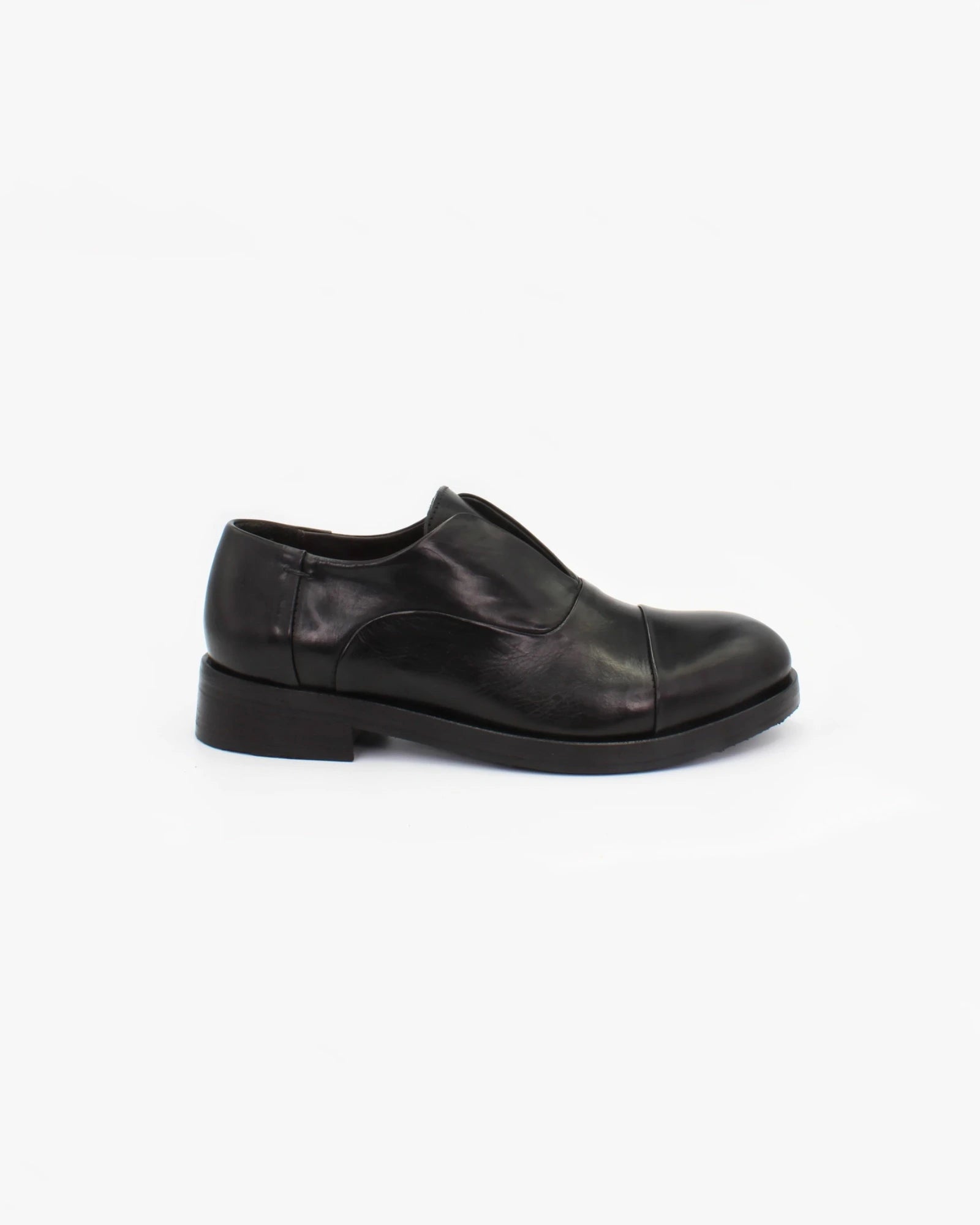 Shop Handmade Italian Leather Oxford in Nero (JPD35773/8) or browse our range of hand-made Italian shoes in leather or suede in-store at Aliverti Cape Town, or shop online. We deliver in South Africa & offer multiple payment plans as well as accept multiple safe & secure payment methods.