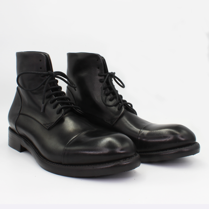 Shop Handmade Italian Leather Derby Boot in Nero (JP36526/43) or browse our range of hand-made Italian boots for men in leather or suede in-store at Aliverti Cape Town, or shop online. We deliver in South Africa & offer multiple payment plans as well as accept multiple safe & secure payment methods.
