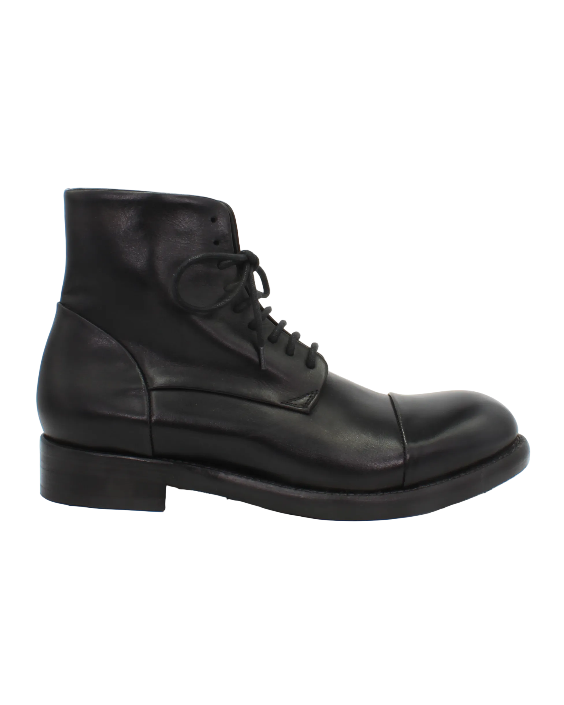 Shop Handmade Italian Leather Derby Boot in Nero (JP36526/43) or browse our range of hand-made Italian boots for men in leather or suede in-store at Aliverti Cape Town, or shop online. We deliver in South Africa & offer multiple payment plans as well as accept multiple safe & secure payment methods.