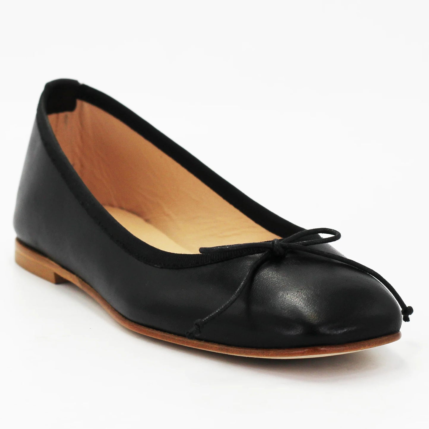 Shop Handmade Italian Leather Women's ballerina pump in calf leather nero (ESE485) or browse our range of hand-made Italian shoes in leather or suede in-store at Aliverti Cape Town, or shop online. We deliver in South Africa & offer multiple payment plans as well as accept multiple safe & secure payment methods.