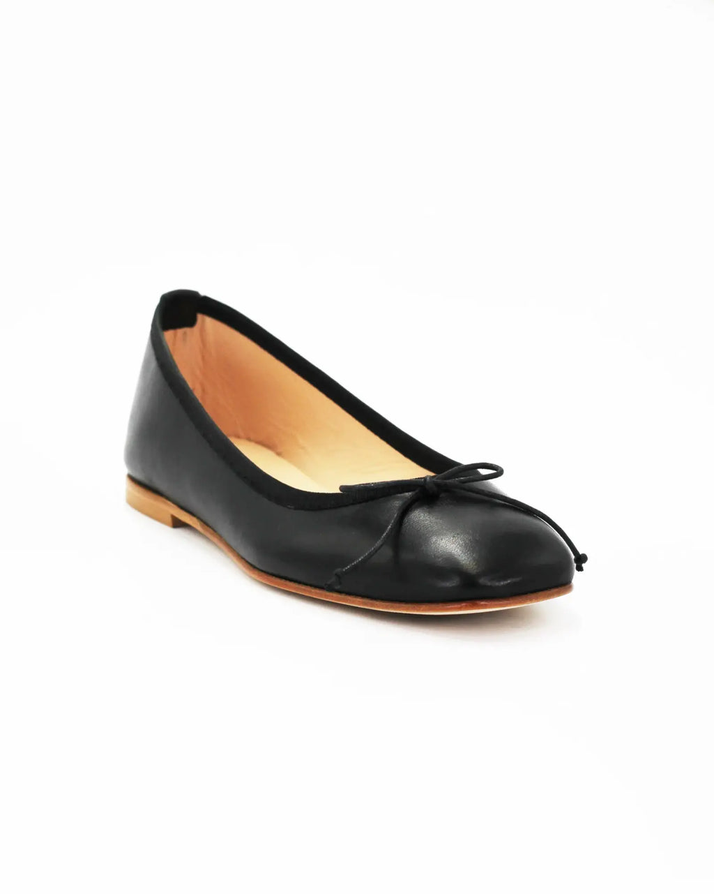Shop Handmade Italian Leather Women's ballerina pump in calf leather nero (ESE485) or browse our range of hand-made Italian shoes in leather or suede in-store at Aliverti Cape Town, or shop online. We deliver in South Africa & offer multiple payment plans as well as accept multiple safe & secure payment methods.