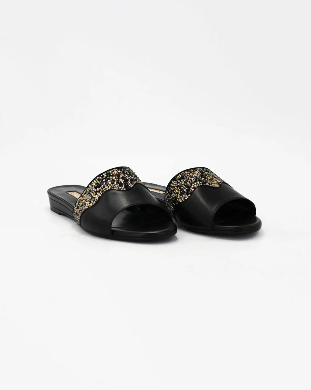 Shop Handmade Italian Leather Women's bedazzled sandal in calf leather nero (ELADIVA) or browse our range of hand-made Italian shoes in leather or suede in-store at Aliverti Cape Town, or shop online. We deliver in South Africa & offer multiple payment plans as well as accept multiple safe & secure payment methods.