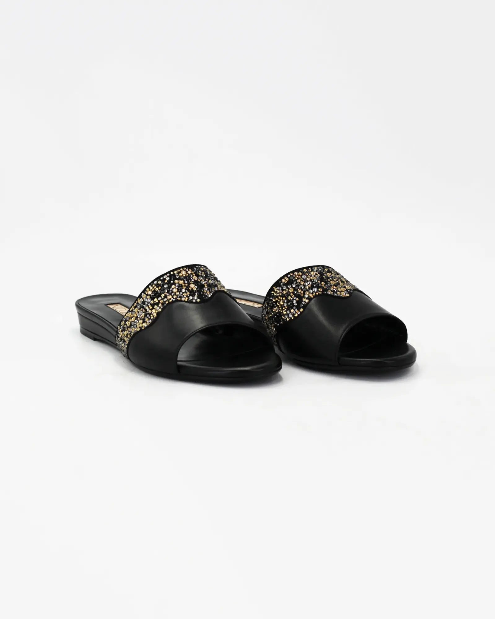 Shop Handmade Italian Leather Women's bedazzled sandal in calf leather nero (ELADIVA) or browse our range of hand-made Italian shoes in leather or suede in-store at Aliverti Cape Town, or shop online. We deliver in South Africa & offer multiple payment plans as well as accept multiple safe & secure payment methods.