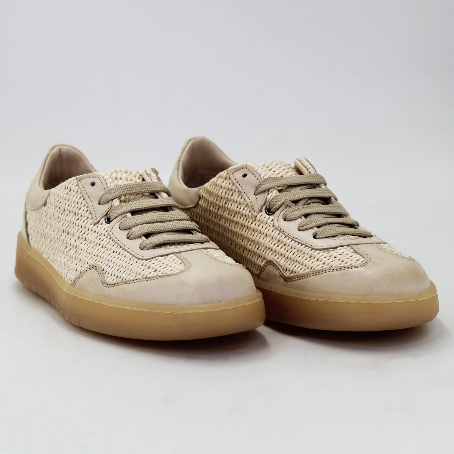 Shop Handmade Italian Leather Women's sneaker in calf leather off white (GRD804/V1) or browse our range of hand-made Italian shoes in leather or suede in-store at Aliverti Cape Town, or shop online. We deliver in South Africa & offer multiple payment plans as well as accept multiple safe & secure payment methods.