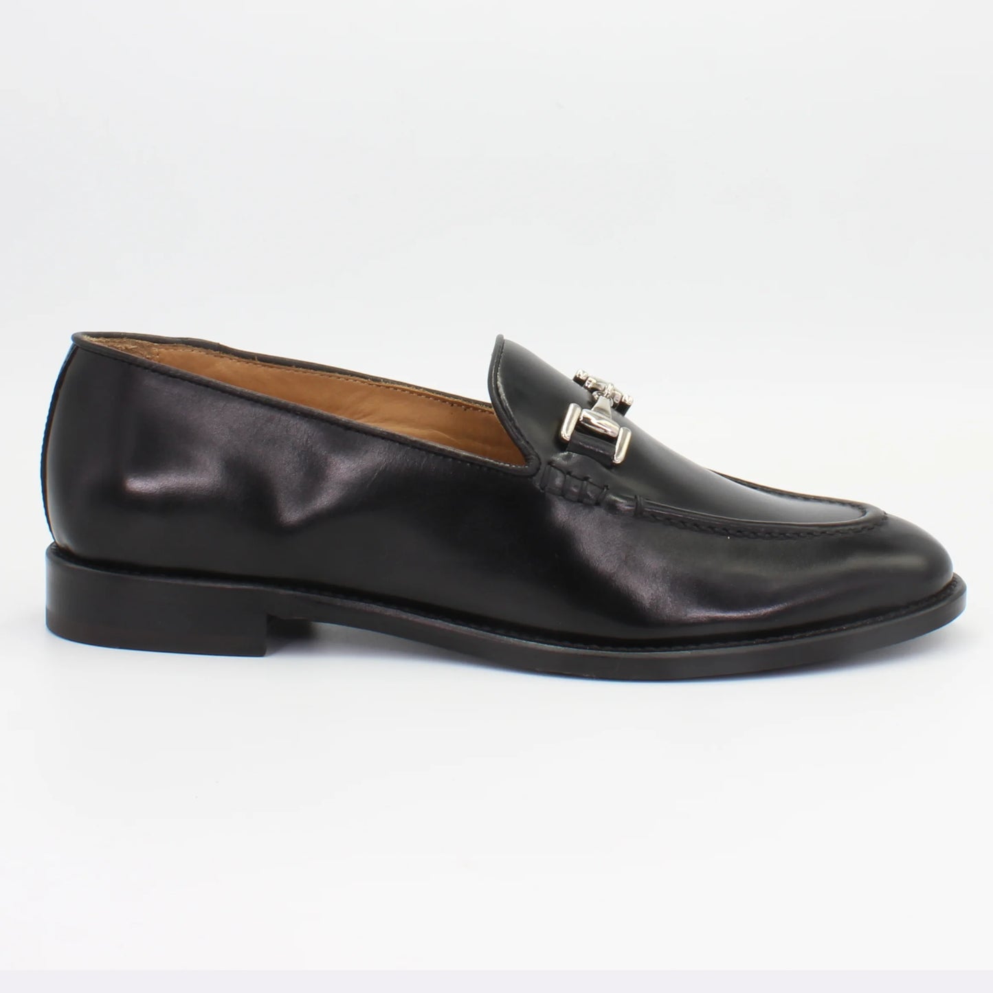 Shop Handmade Italian Leather Moccasin in Nero (BRD9426) or browse our range of hand-made Italian shoes for women in leather or suede in-store at Aliverti Cape Town, or shop online. We deliver in South Africa & offer multiple payment plans as well as accept multiple safe & secure payment methods.