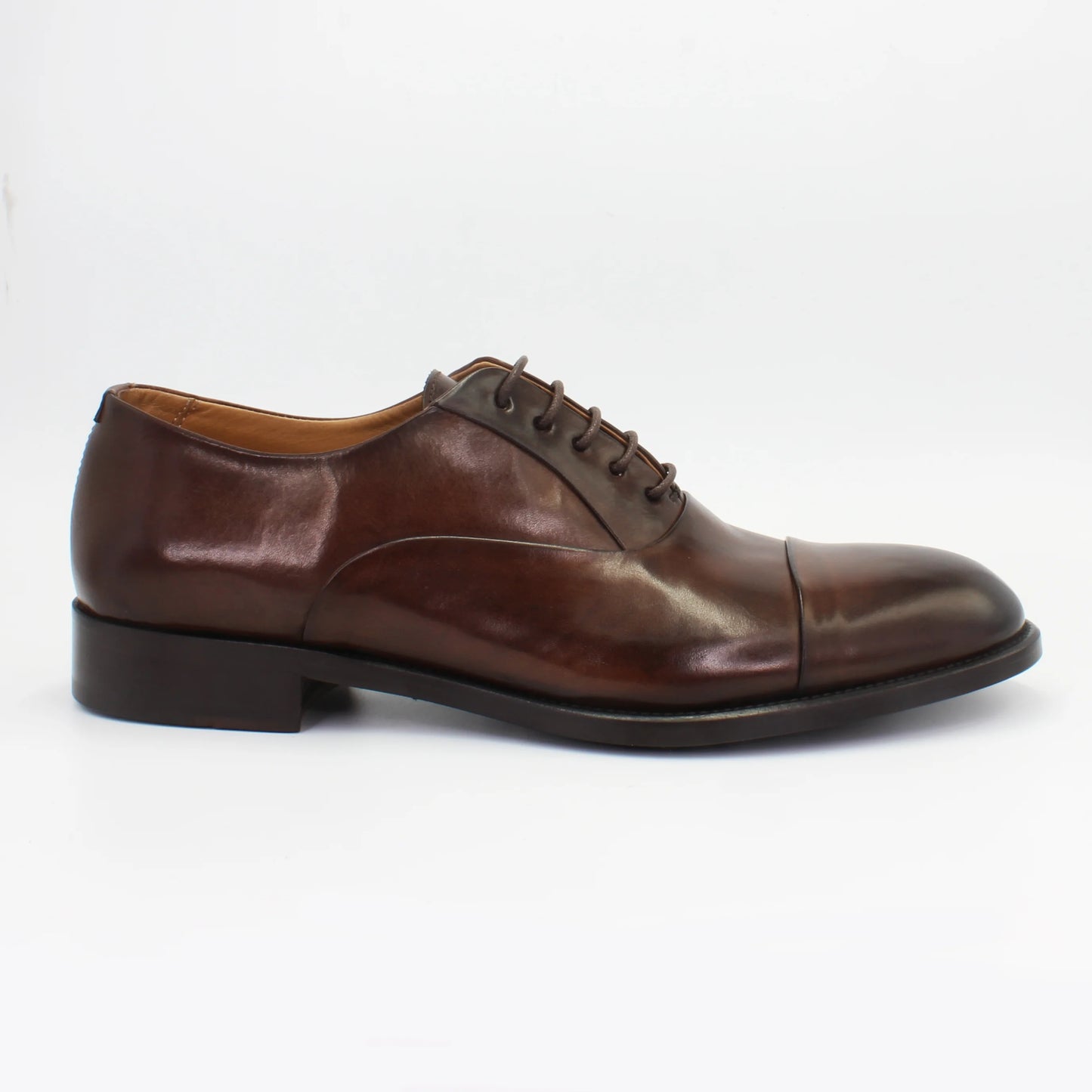 Shop Handmade Italian Leather Oxford in T.Moro (BRU11278)  or browse our range of hand-made Italian Shoes for men in leather or suede in-store at Aliverti Cape Town, or shop online. We deliver in South Africa & offer multiple payment plans as well as accept multiple safe & secure payment methods.
