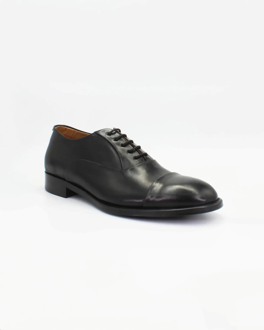 Shop Handmade Italian Leather Oxford in Nero (BRU11278)  or browse our range of hand-made Italian shoes for men in leather or suede in-store at Aliverti Cape Town, or shop online. We deliver in South Africa & offer multiple payment plans as well as accept multiple safe & secure payment methods.