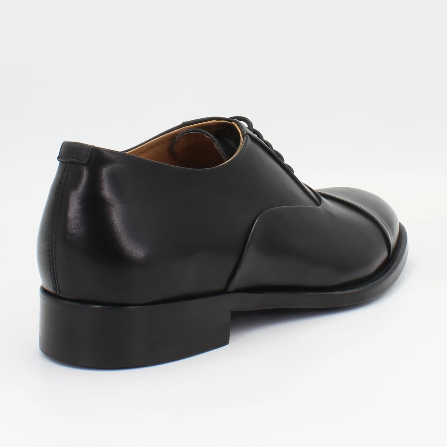 Shop Handmade Italian Leather Oxford in Nero (BRU11278)  or browse our range of hand-made Italian shoes for men in leather or suede in-store at Aliverti Cape Town, or shop online. We deliver in South Africa & offer multiple payment plans as well as accept multiple safe & secure payment methods.