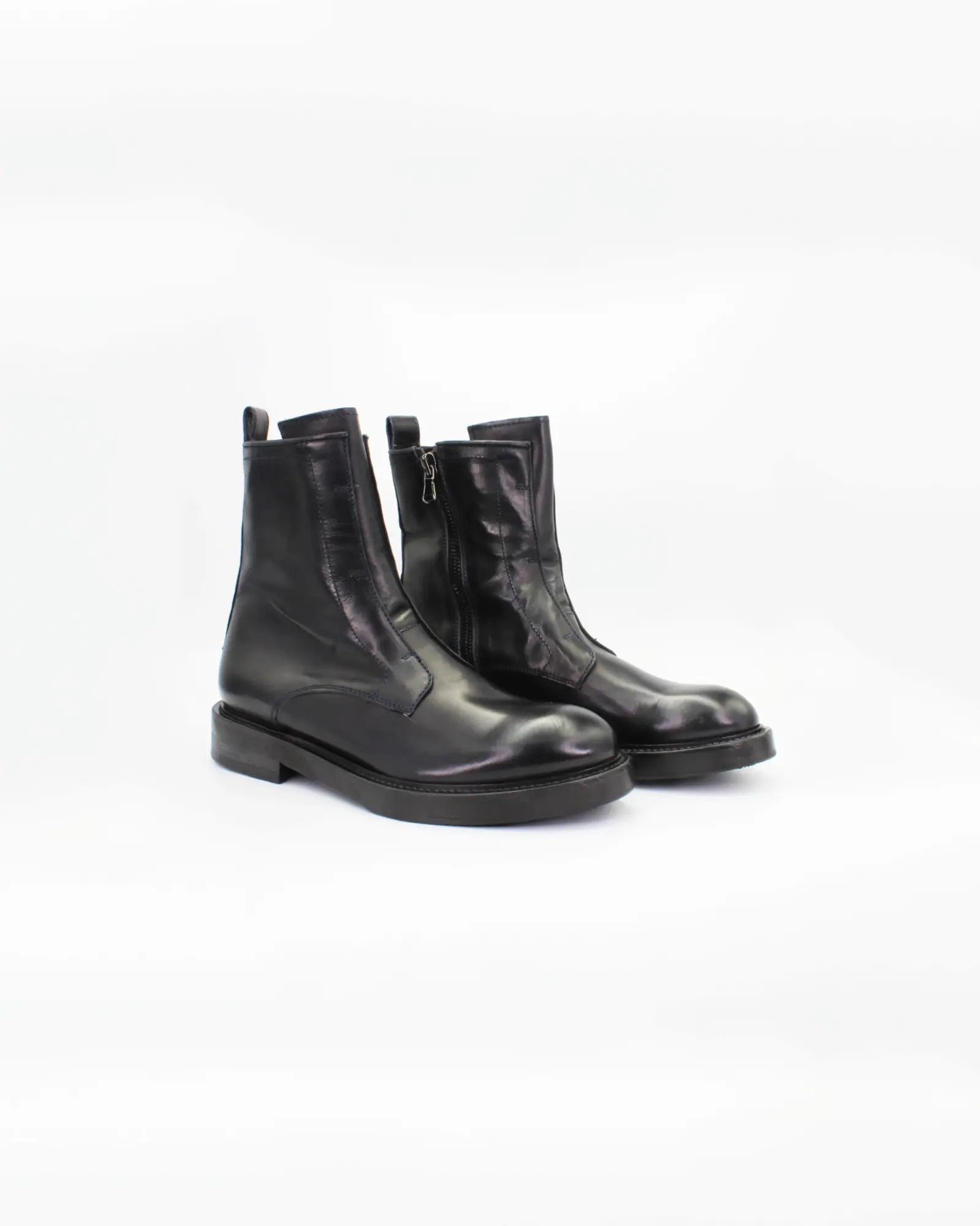 Shop Handmade Italian Leather Boot in Blu (JPD35773/23) or browse our range of hand-made Italian boots for women in leather or suede in-store at Aliverti Cape Town, or shop online. We deliver in South Africa & offer multiple payment plans as well as accept multiple safe & secure payment methods.