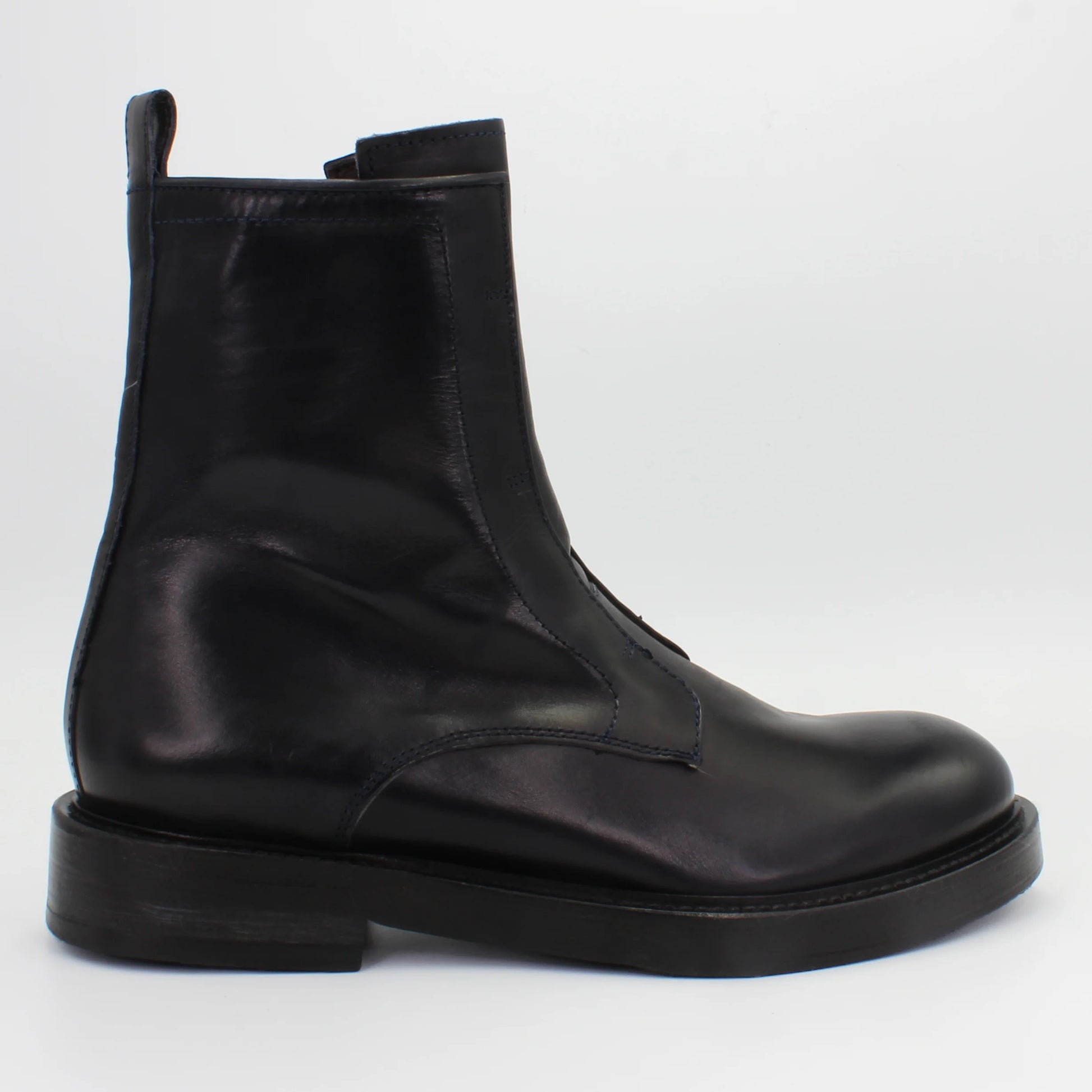 Shop Handmade Italian Leather Boot in Blu (JP35773/23) or browse our range of hand-made Italian boots for women in leather or suede in-store at Aliverti Cape Town, or shop online. We deliver in South Africa & offer multiple payment plans as well as accept multiple safe & secure payment methods.