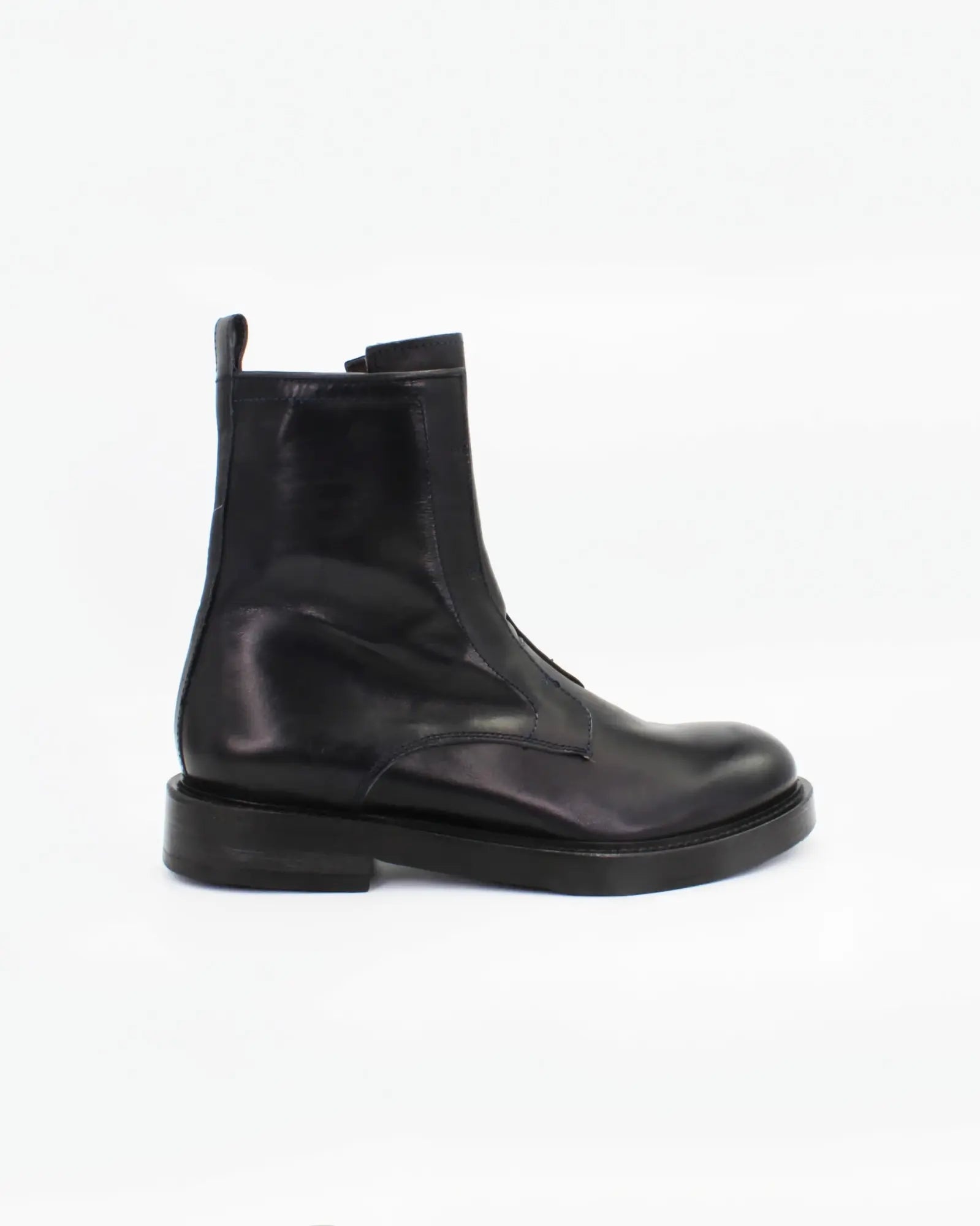 Shop Handmade Italian Leather Boot in Blu (JPD35773/23) or browse our range of hand-made Italian boots for women in leather or suede in-store at Aliverti Cape Town, or shop online. We deliver in South Africa & offer multiple payment plans as well as accept multiple safe & secure payment methods.