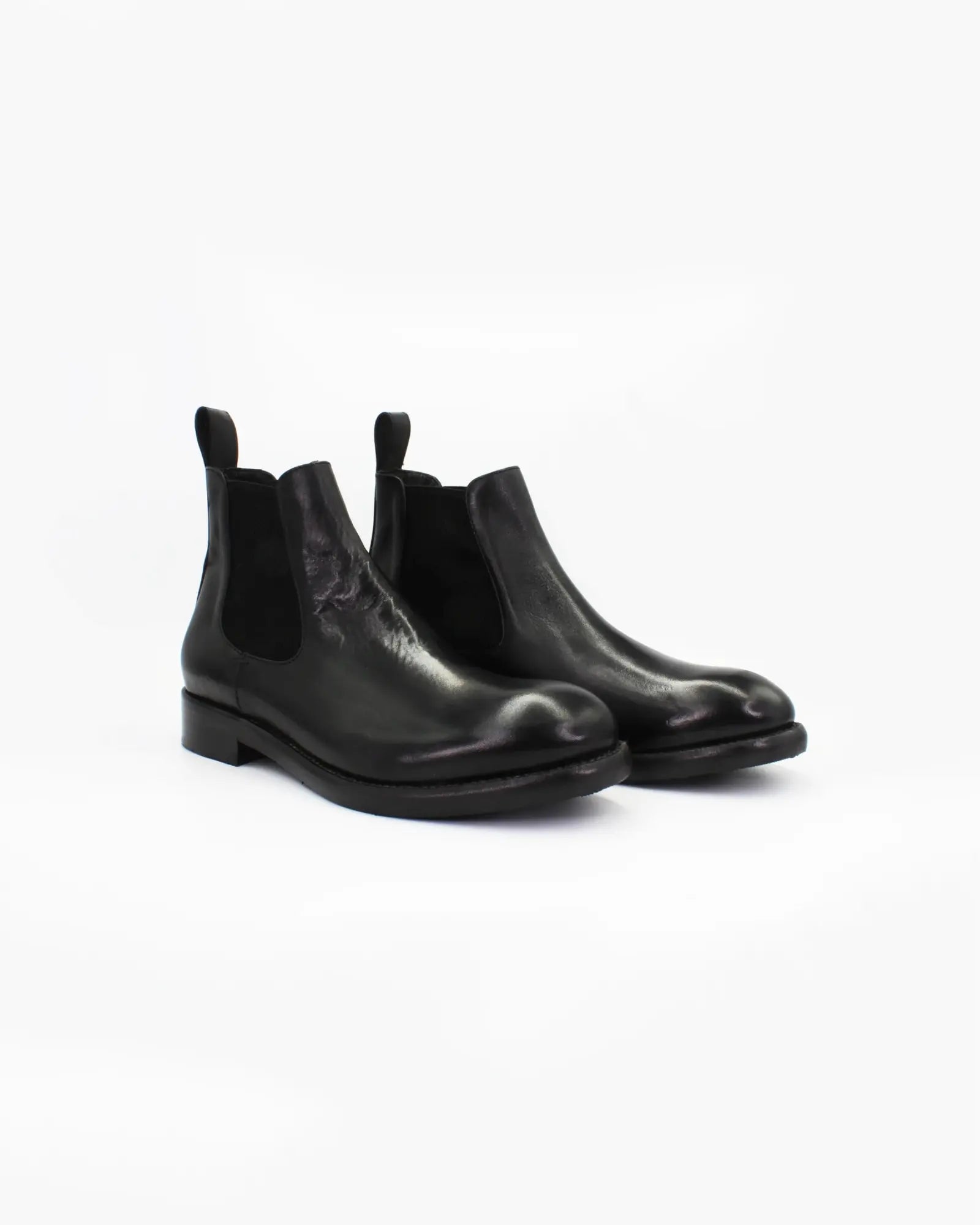 Shop Handmade Italian Leather Chelsea Boot in Nero (JPU36526/20) or browse our range of hand-made Italian boots for men in leather or suede in-store at Aliverti Cape Town, or shop online. We deliver in South Africa & offer multiple payment plans as well as accept multiple safe & secure payment methods.