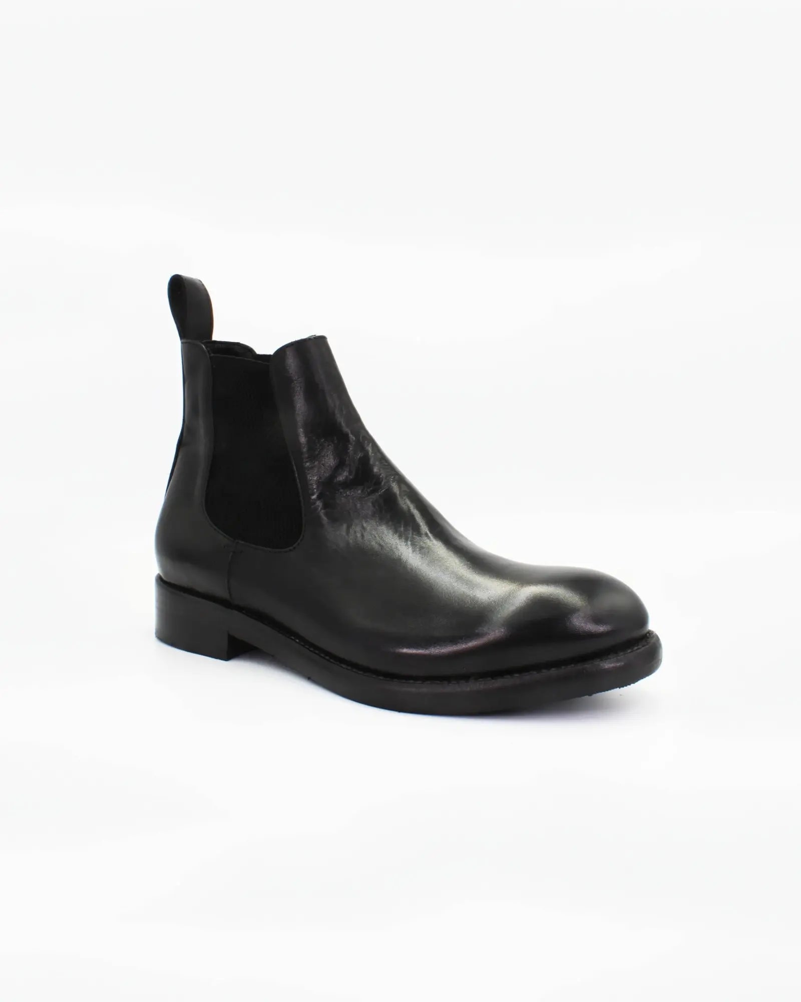 Shop Handmade Italian Leather Chelsea Boot in Nero (JPU36526/20) or browse our range of hand-made Italian boots for men in leather or suede in-store at Aliverti Cape Town, or shop online. We deliver in South Africa & offer multiple payment plans as well as accept multiple safe & secure payment methods.