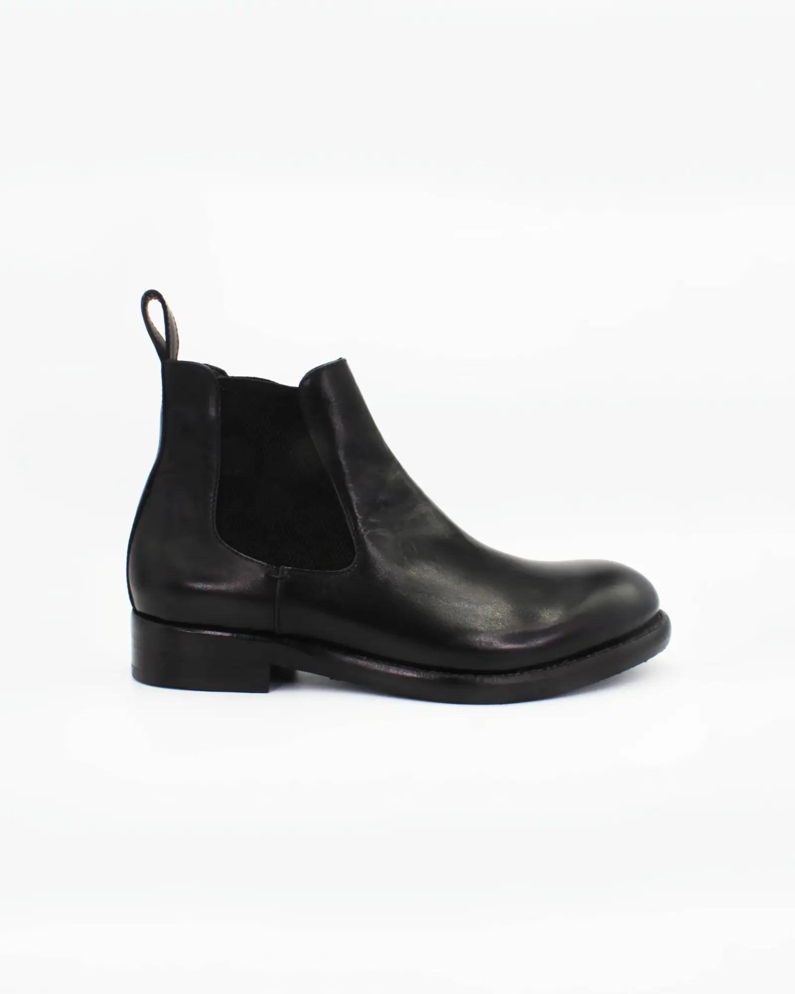 Shop Handmade Italian Leather Chelsea Boot in Nero (JPU36526/20) or browse our range of hand-made Italian boots for men in leather or suede in-store at Aliverti Cape Town, or shop online. We deliver in South Africa & offer multiple payment plans as well as accept multiple safe & secure payment methods.