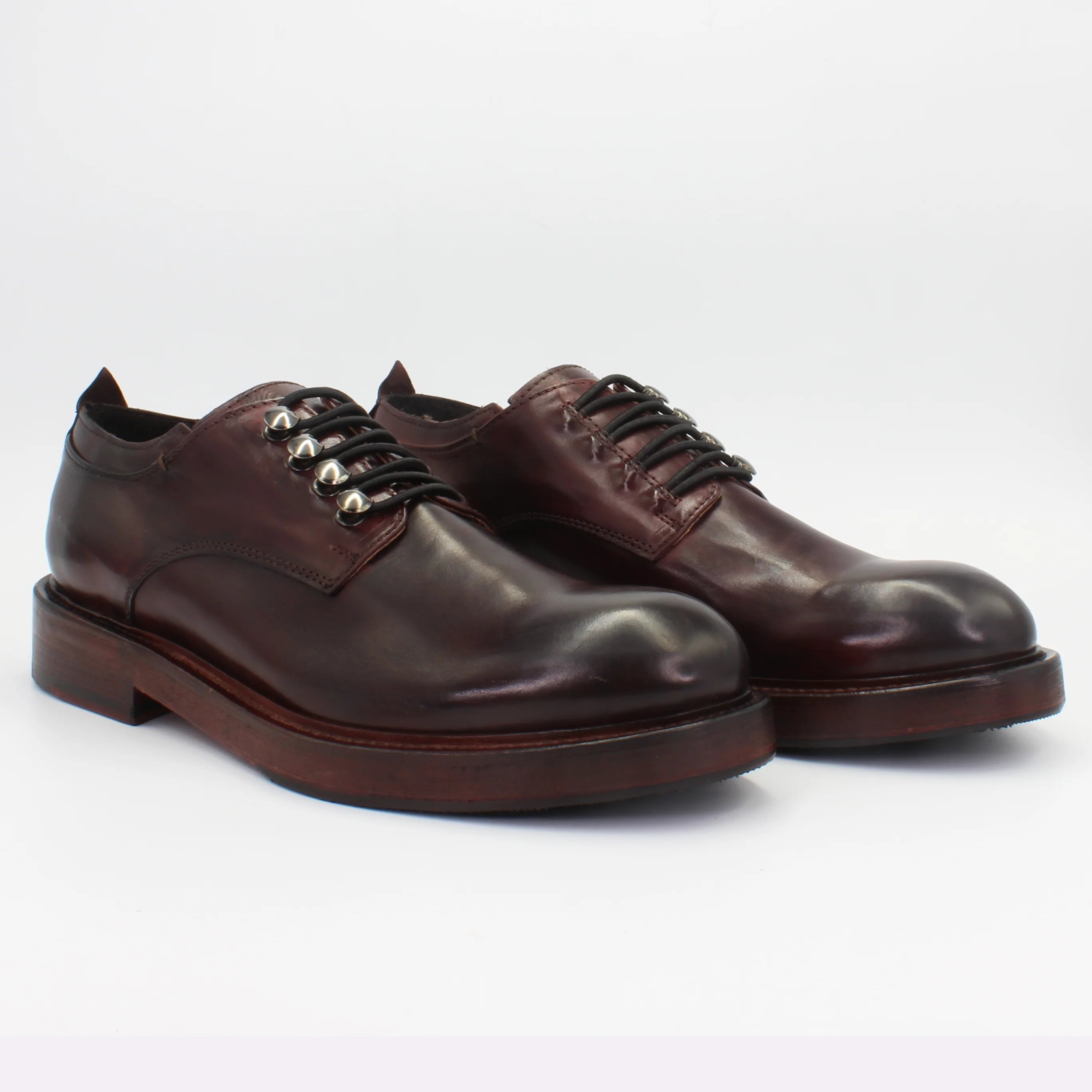 Shop Handmade Italian Leather Oxford in Cordovan (JP37907/4) or browse our range of hand-made Italian shoes for women in leather or suede in-store at Aliverti Cape Town, or shop online. We deliver in South Africa & offer multiple payment plans as well as accept multiple safe & secure payment methods.