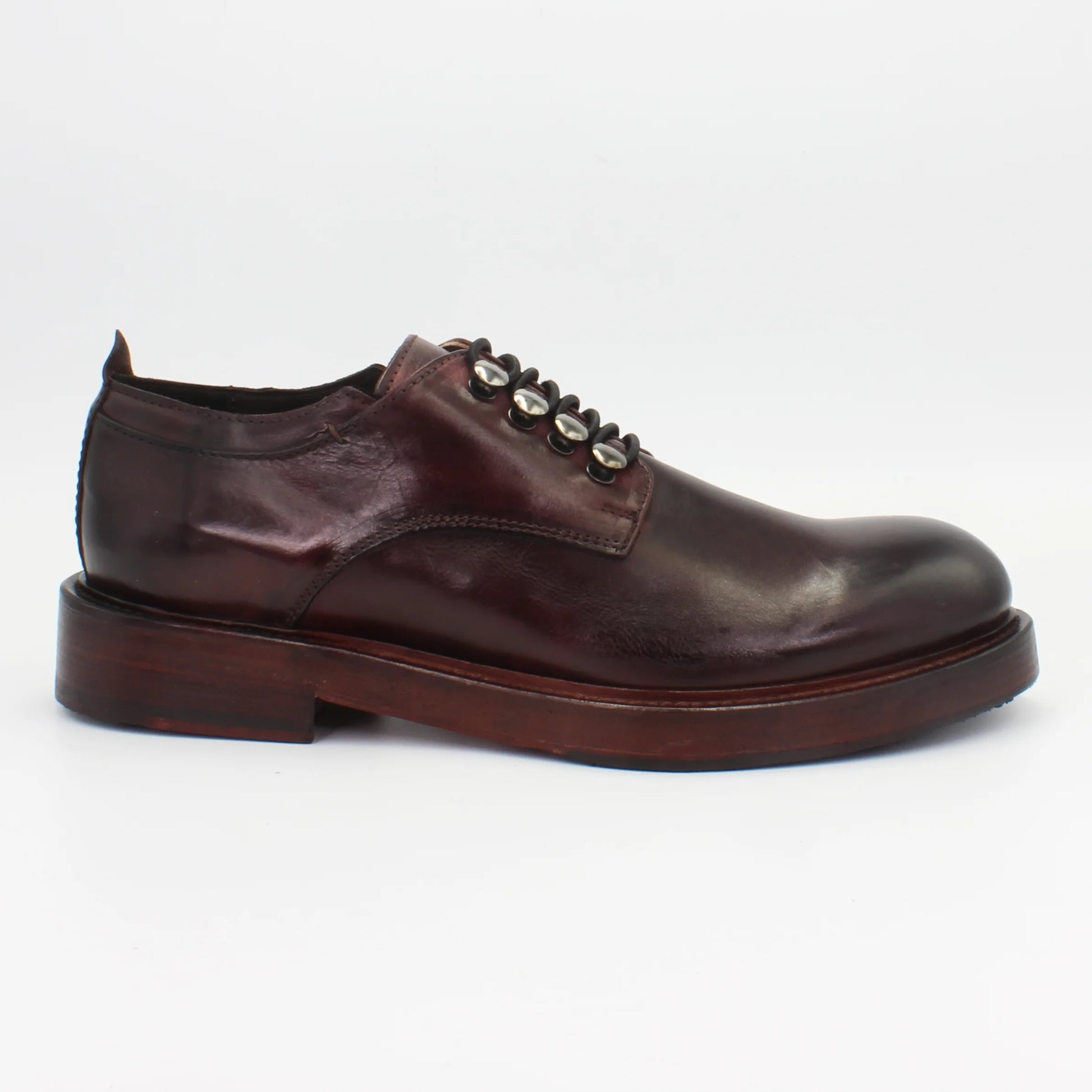 Shop Handmade Italian Leather Oxford in Cordovan (JP37907/4) or browse our range of hand-made Italian shoes for women in leather or suede in-store at Aliverti Cape Town, or shop online. We deliver in South Africa & offer multiple payment plans as well as accept multiple safe & secure payment methods.