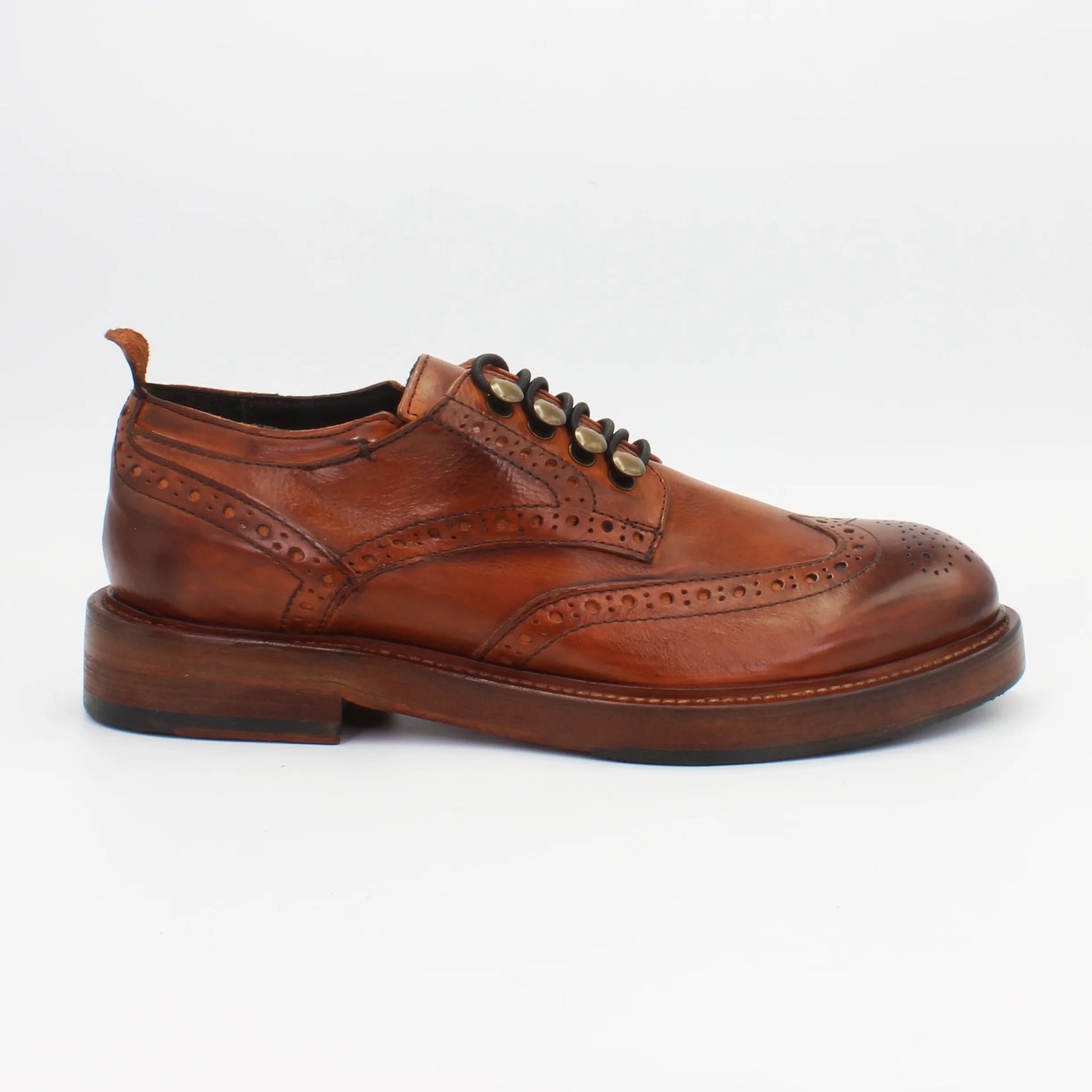 Shop Handmade Italian Leather Oxford in Cuoio (JP37907/1) or browse our range of hand-made Italian shoes for women in leather or suede in-store at Aliverti Cape Town, or shop online. We deliver in South Africa & offer multiple payment plans as well as accept multiple safe & secure payment methods.