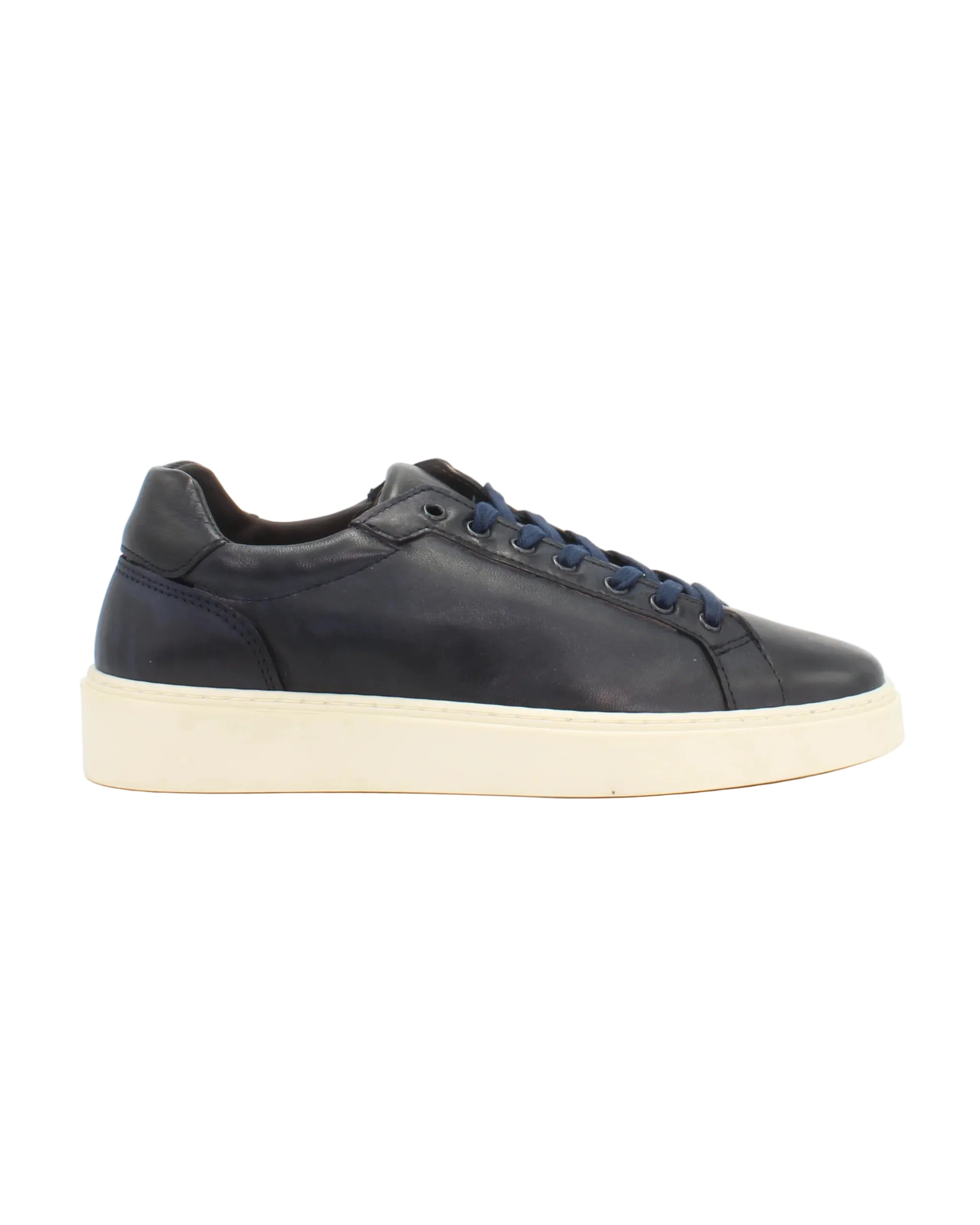 Shop Handmade Italian Leather Sneakers in Blu (COR1068) or browse our range of hand-made Italian shoes for men in leather or suede in-store at Aliverti Cape Town, or shop online. We deliver in South Africa & offer multiple payment plans as well as accept multiple safe & secure payment methods.
