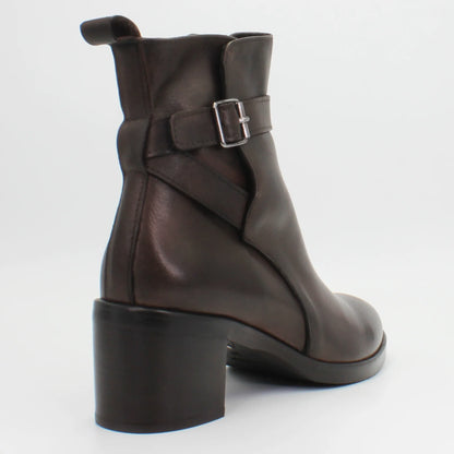 Shop Handmade Italian Leather Boot in Testa Di Moro (GC2560) or browse our range of hand-made Italian boots for women in leather or suede in-store at Aliverti Cape Town, or shop online. We deliver in South Africa & offer multiple payment plans as well as accept multiple safe & secure payment methods.