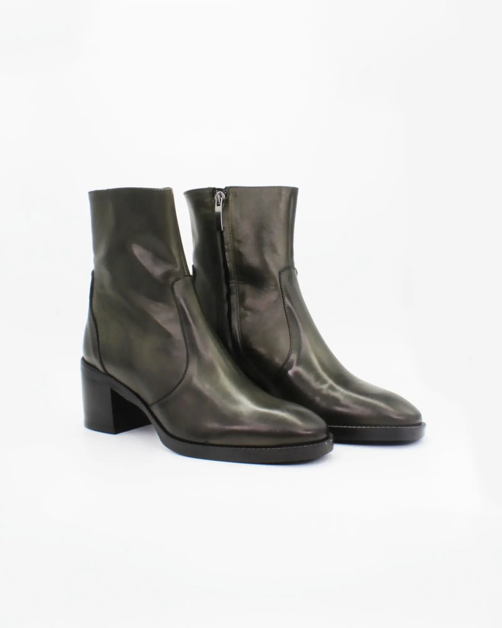 Shop Handmade Italian Leather Boot in Verde (GC3411) or browse our range of hand-made Italian boots for women in leather or suede in-store at Aliverti Cape Town, or shop online. We deliver in South Africa & offer multiple payment plans as well as accept multiple safe & secure payment methods.