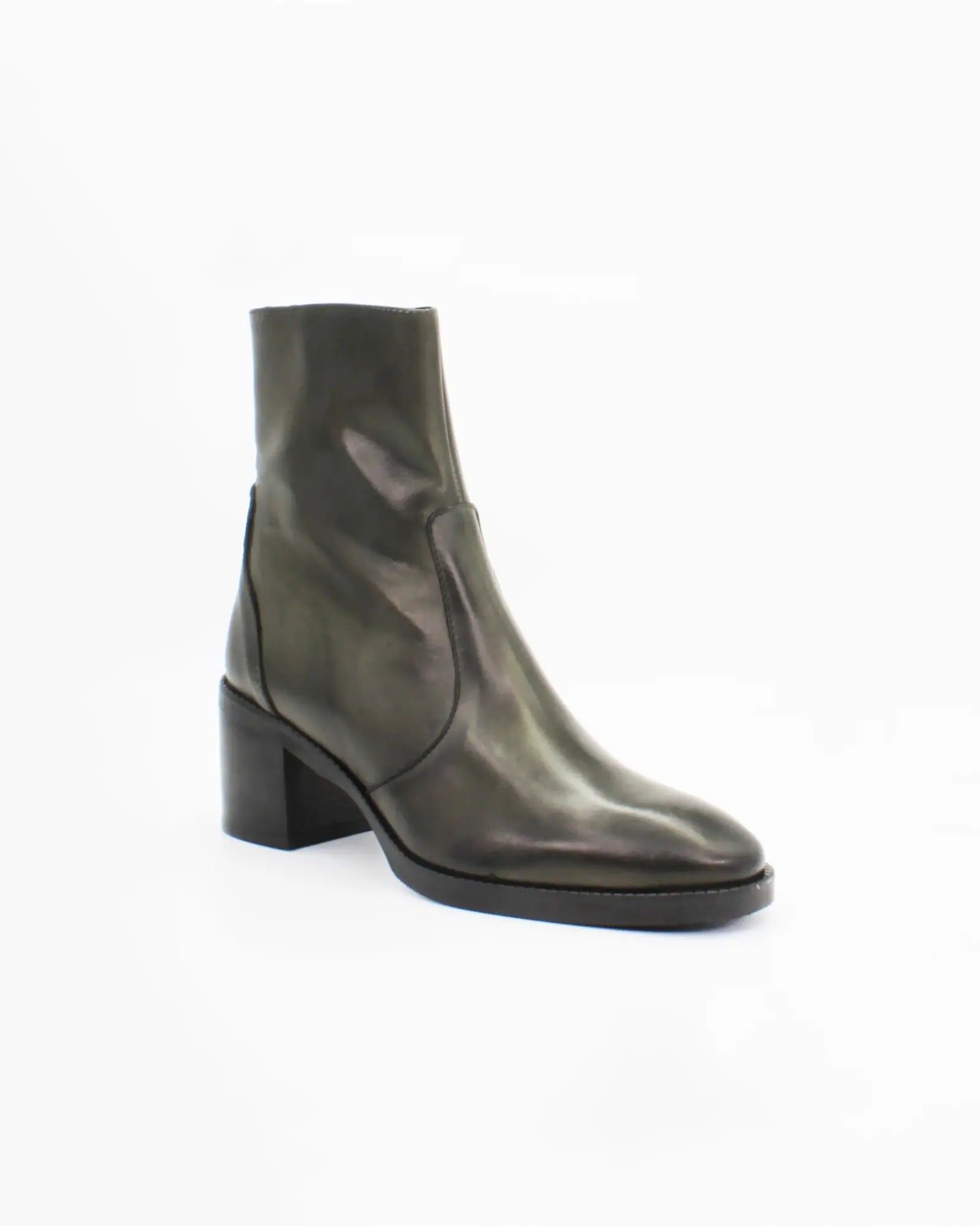 Shop Handmade Italian Leather Boot in Verde (GC3411) or browse our range of hand-made Italian boots for women in leather or suede in-store at Aliverti Cape Town, or shop online. We deliver in South Africa & offer multiple payment plans as well as accept multiple safe & secure payment methods.