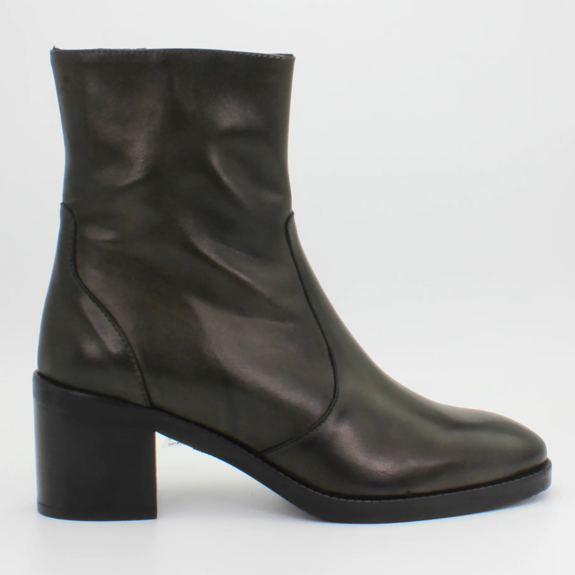 Shop Handmade Italian Leather Boot in Verde (GC3411) or browse our range of hand-made Italian boots for women in leather or suede in-store at Aliverti Cape Town, or shop online. We deliver in South Africa & offer multiple payment plans as well as accept multiple safe & secure payment methods.