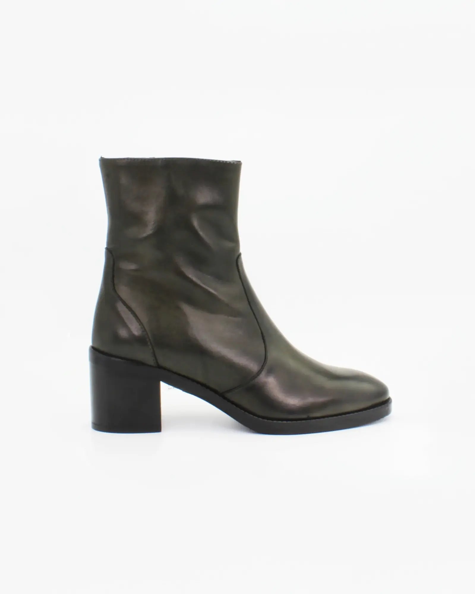 Shop Handmade Italian Leather Boot in Verde (GC3411) or browse our range of hand-made Italian boots for women in leather or suede in-store at Aliverti Cape Town, or shop online. We deliver in South Africa & offer multiple payment plans as well as accept multiple safe & secure payment methods.